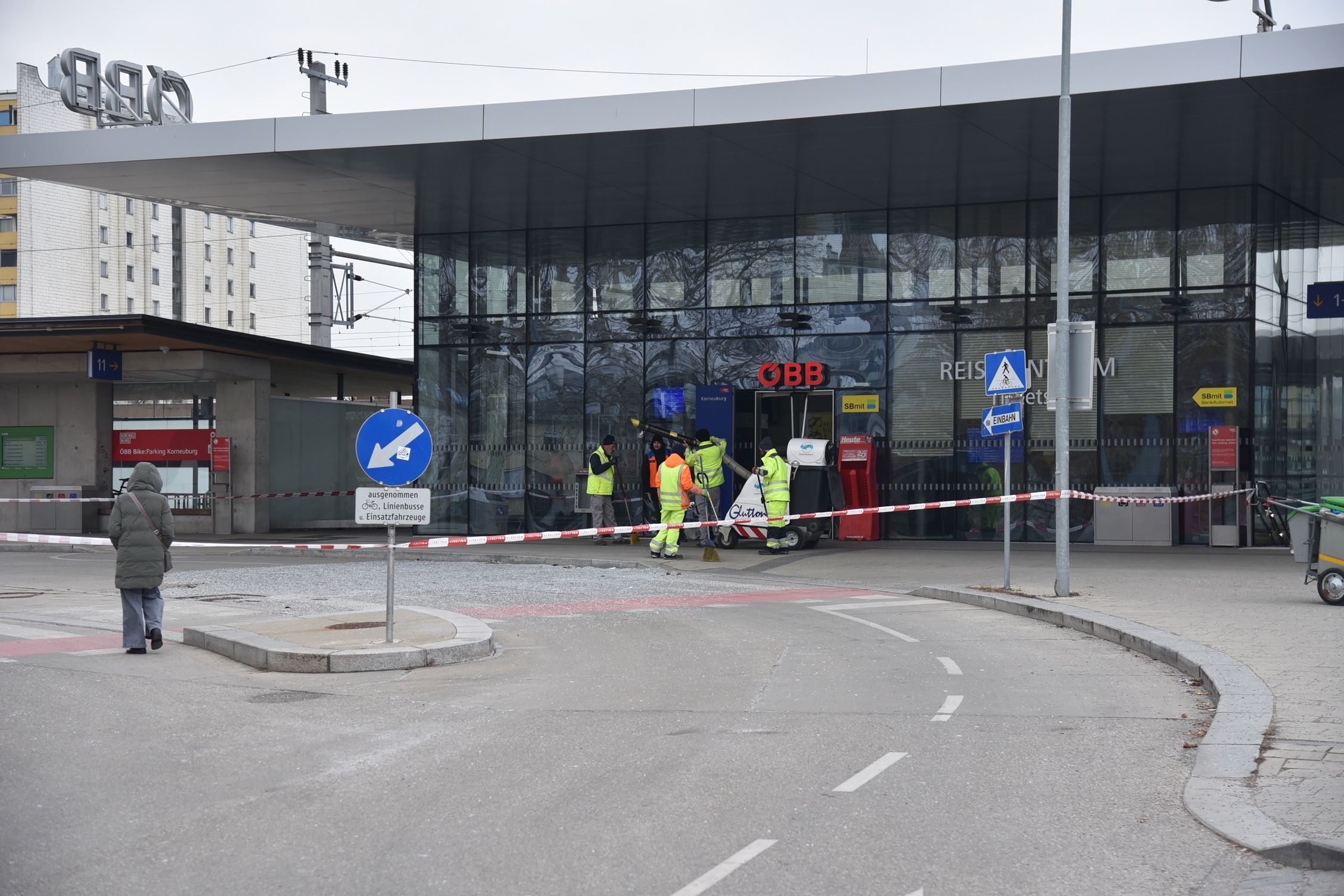 Ein Bankomat wurde in der Nacht auf Dienstag, 18. Februar, am Bahnhof in Korneuburg gesprengt.