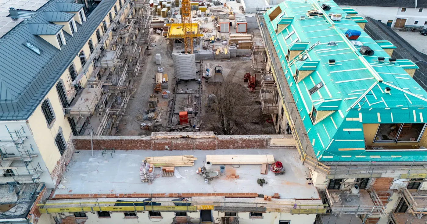Zwei Tote bei Unfall auf Baustelle.