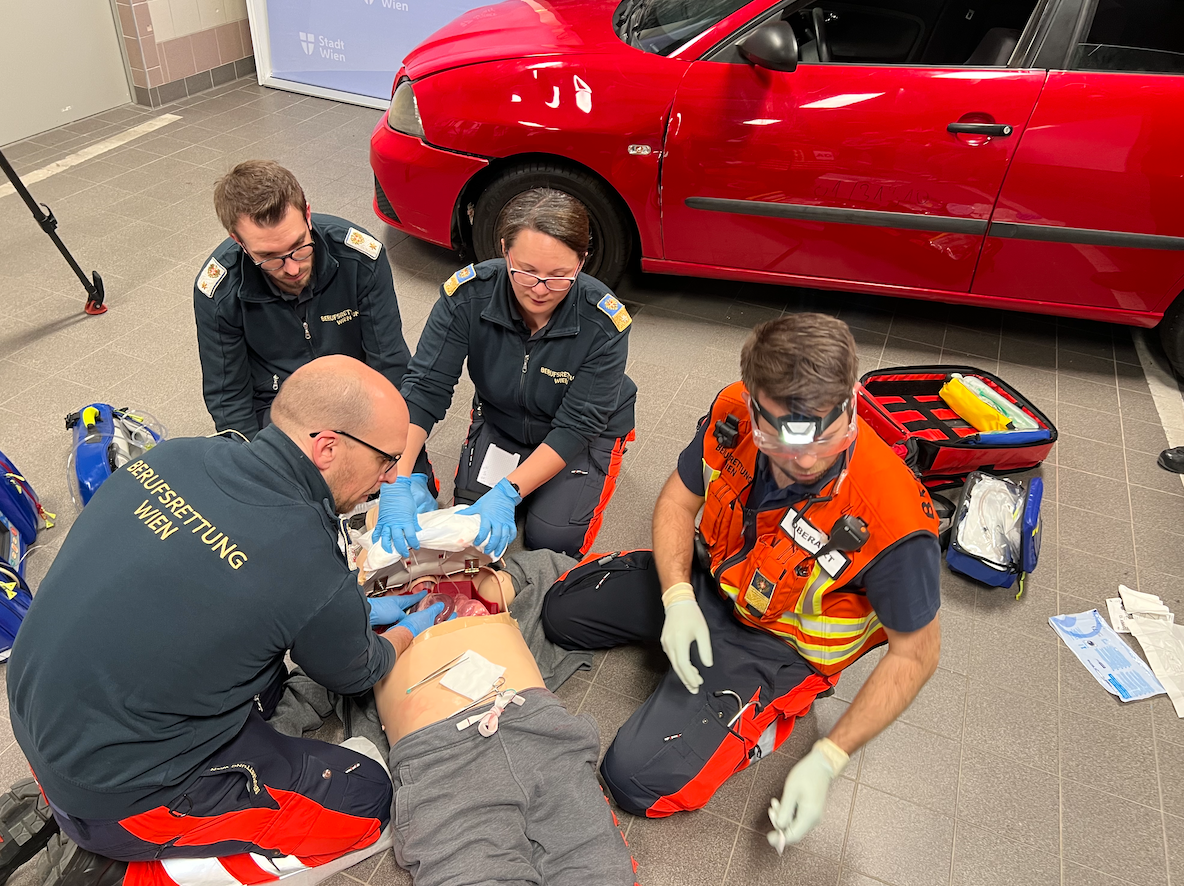 Die Clamshell-Thorakotomie ist eine Brustkorböffnung zur direkten Behandlung am Herzen.