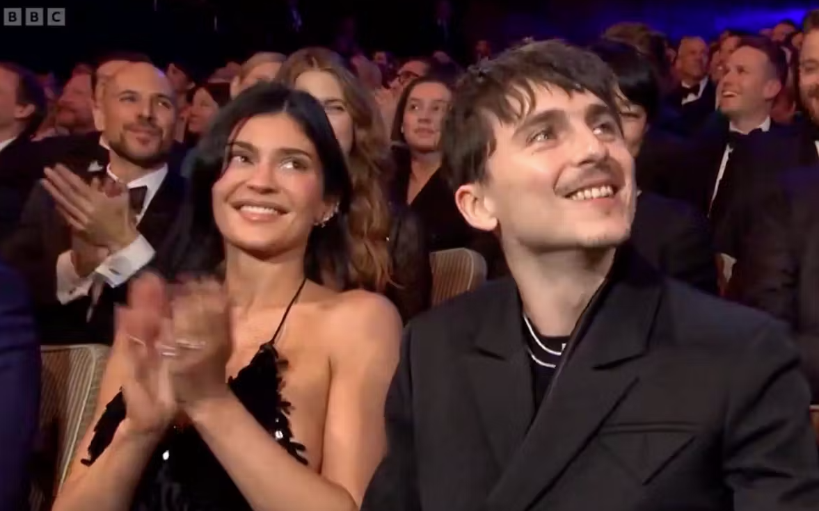Kylie Jenner begleitete ihren Partner Timothée Chalamet zu den BAFTAs.
