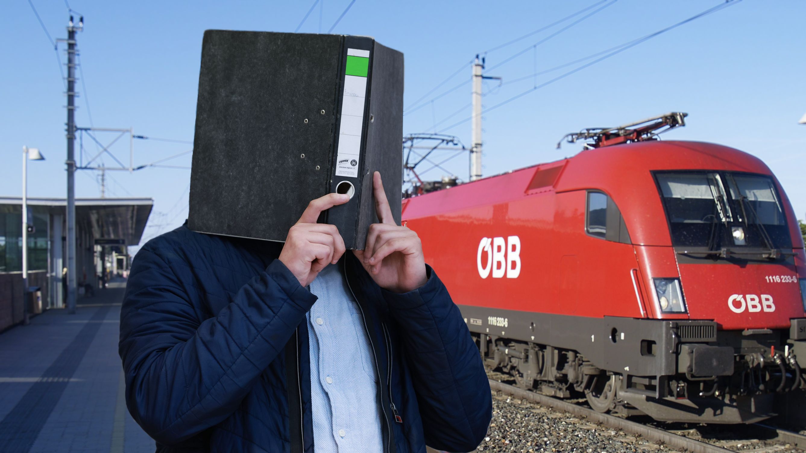 Zwei Mädchen riefen die Polizei, weil ein Mann im Zug bei Baden onanierte. (Symbolfoto)