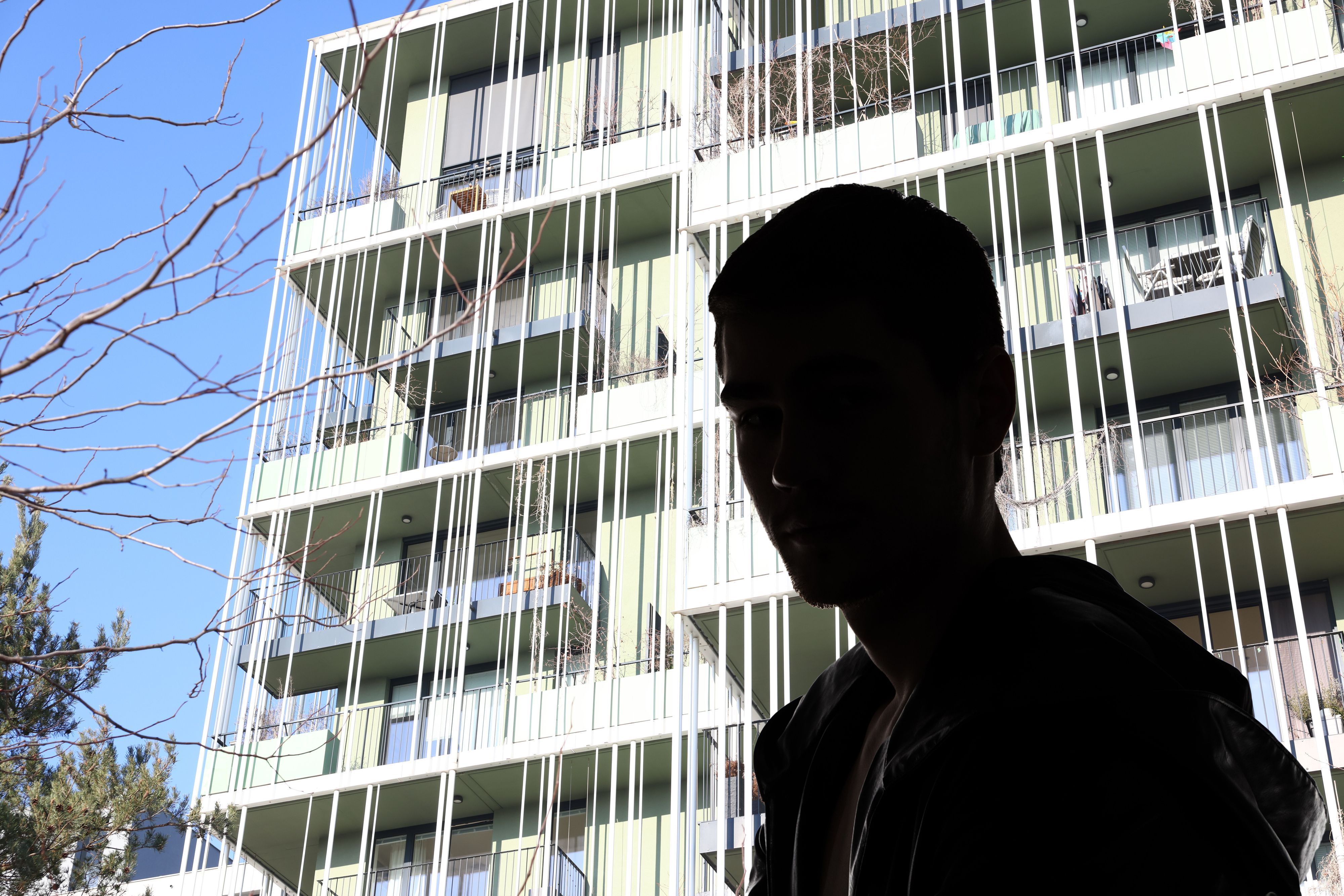 Ein Nachbar schildert die dramatischen Geschehnisse der Mordnacht in einer Wiener Miet-Wohnung.