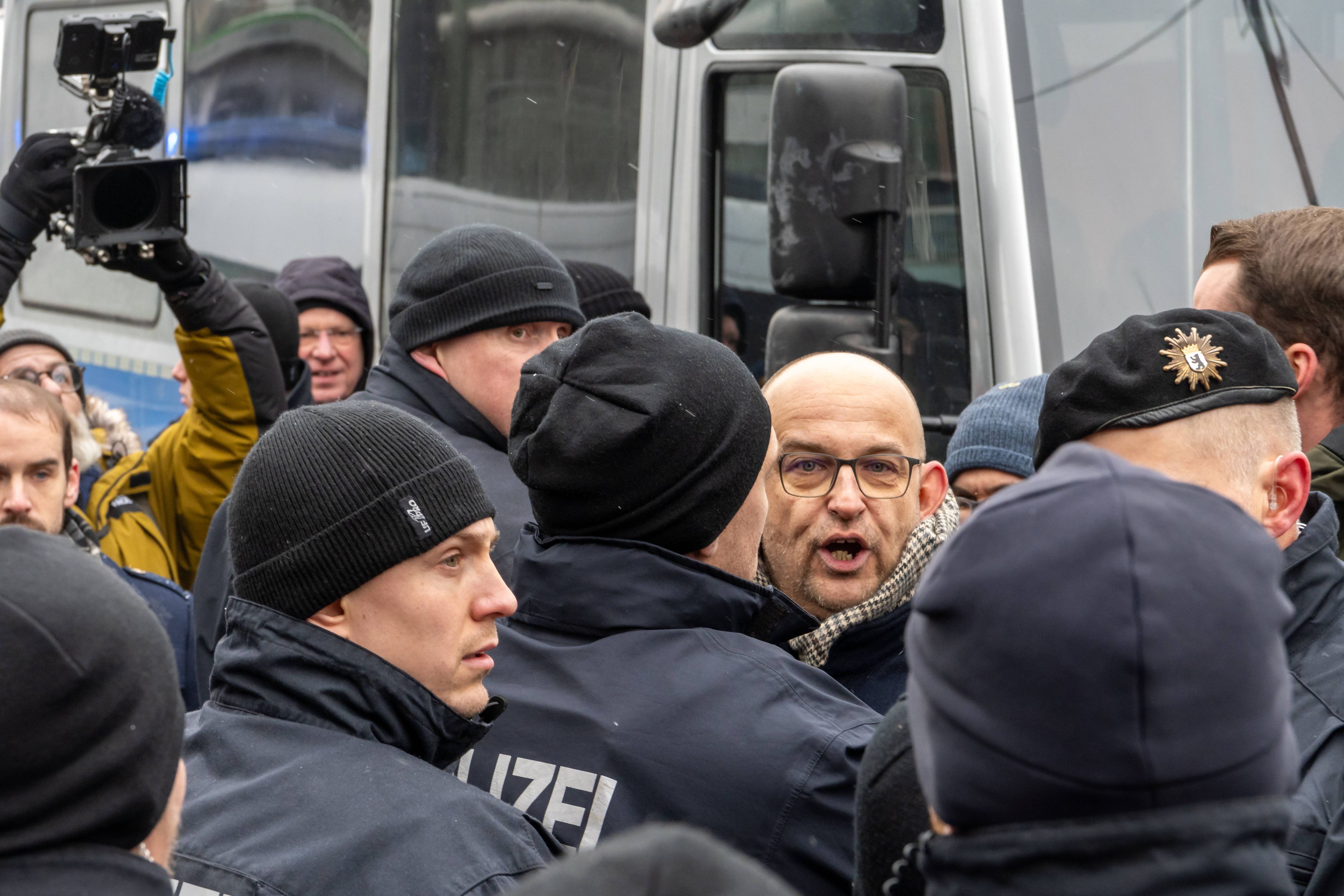 AfD-Abgeordneter Stephan Protschka provozierte am Münchner Terror-Tatort für politisch 