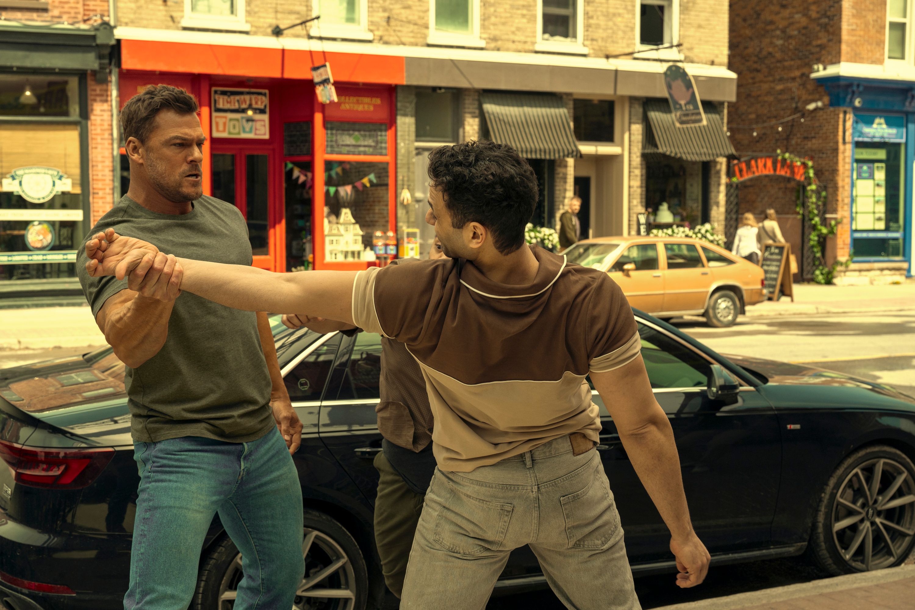 Jack Reacher (Alan Ritchson) kümmert sich um die Bösen.