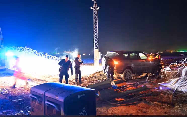 Ein Unbekannter ist am Mittwochmorgen in einem gestohlenen Range Rover auf den Flughafen Kopenhagen gerast.