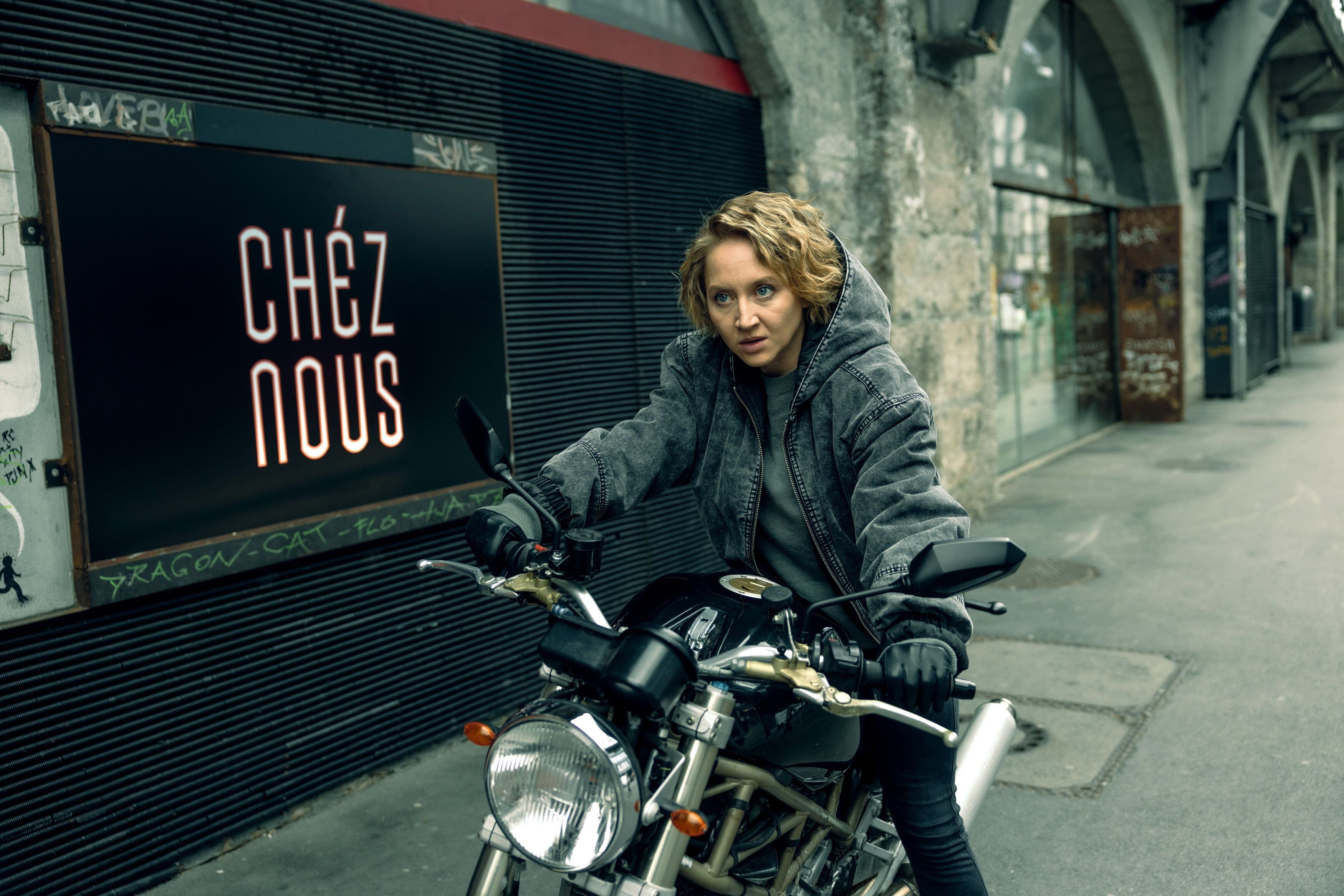 Anna Maria Mühe gerät als Bestatterin Blum in der zweiten Staffel von 