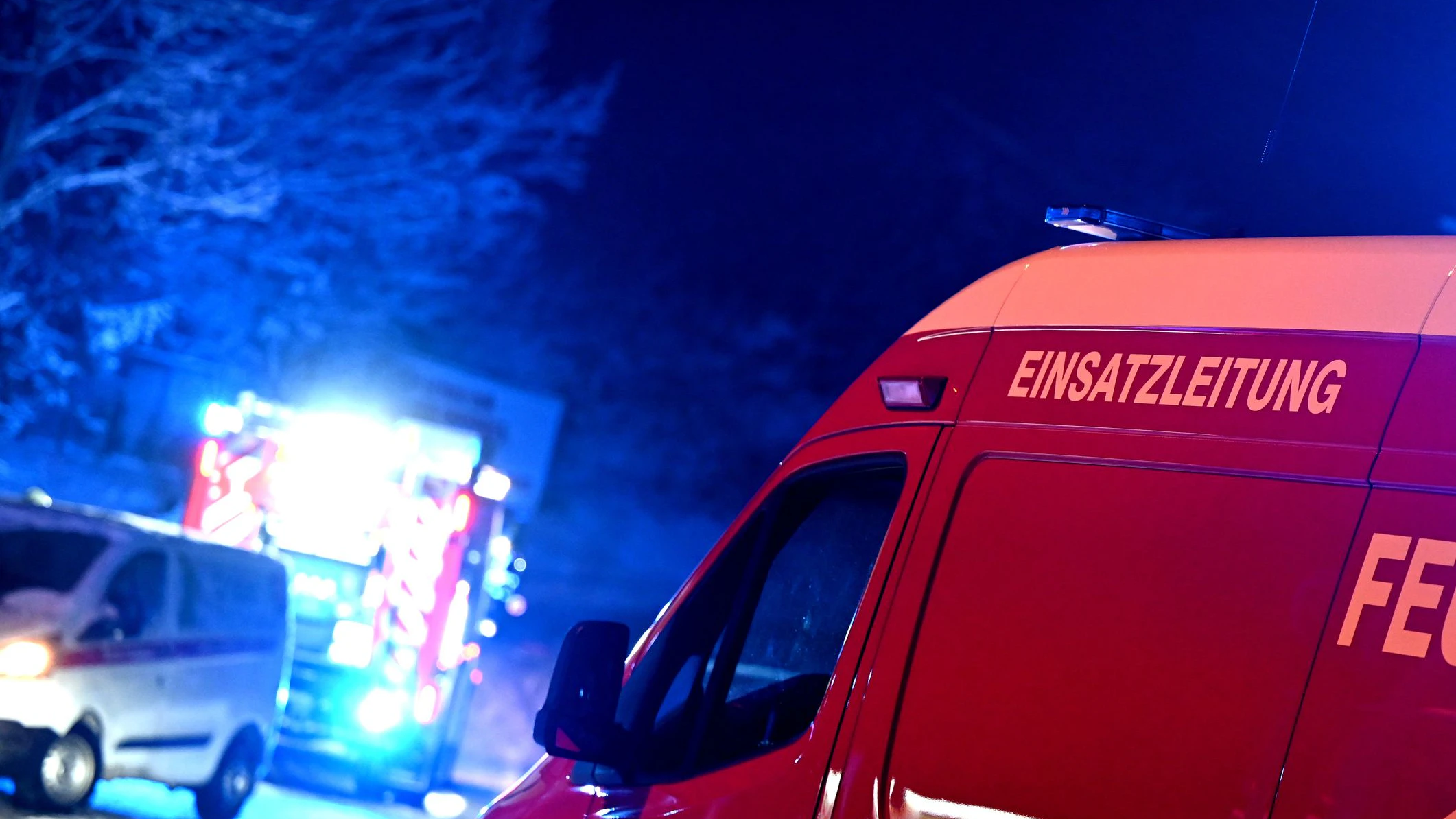 Nighttime fire service operation after a traffic accident on a slippery federal road (Gmunden district)