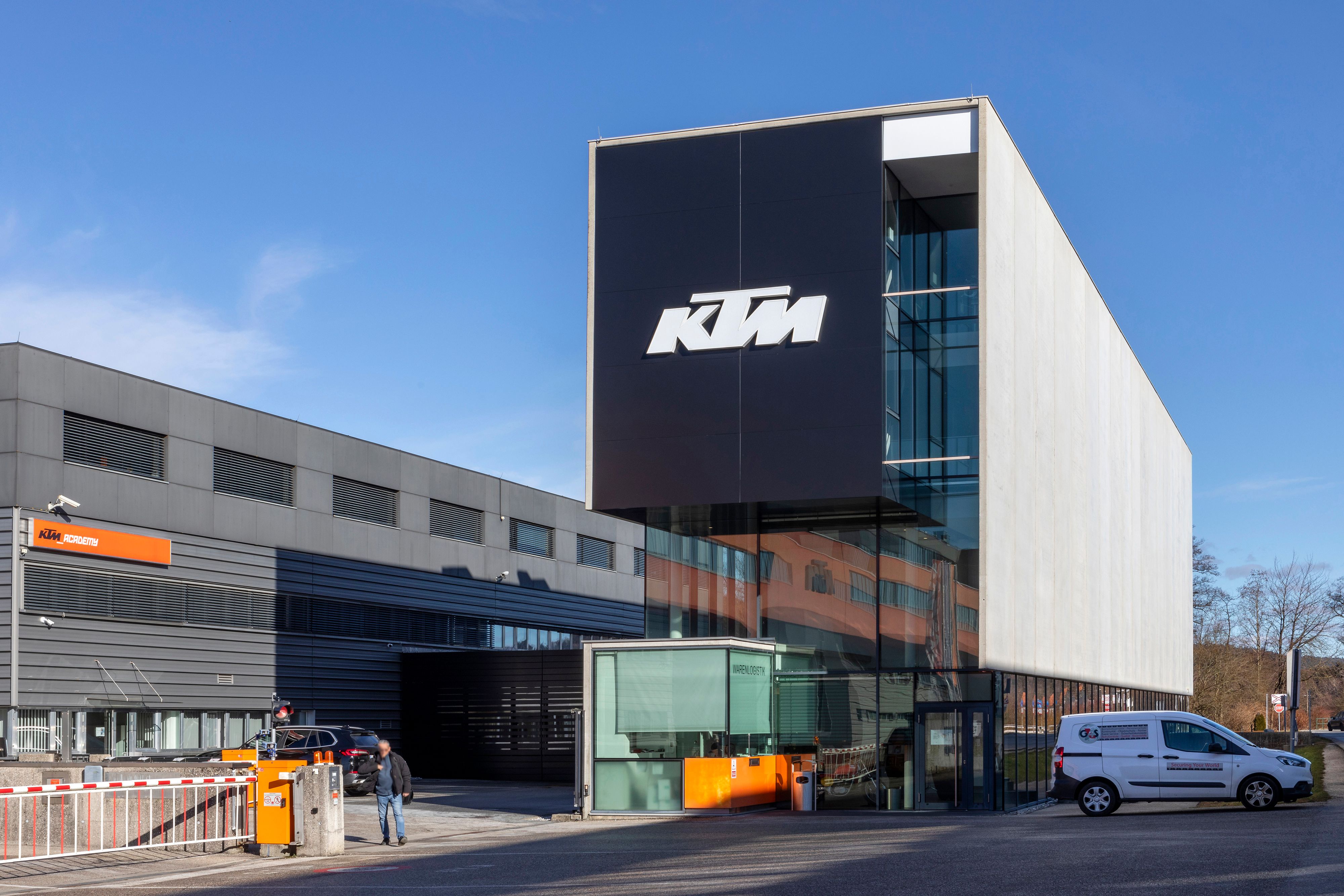 Wie es bei KTM weitergeht, entscheidet sich am Dienstag. Im Bild: Hauptwerk in Mattighofen.