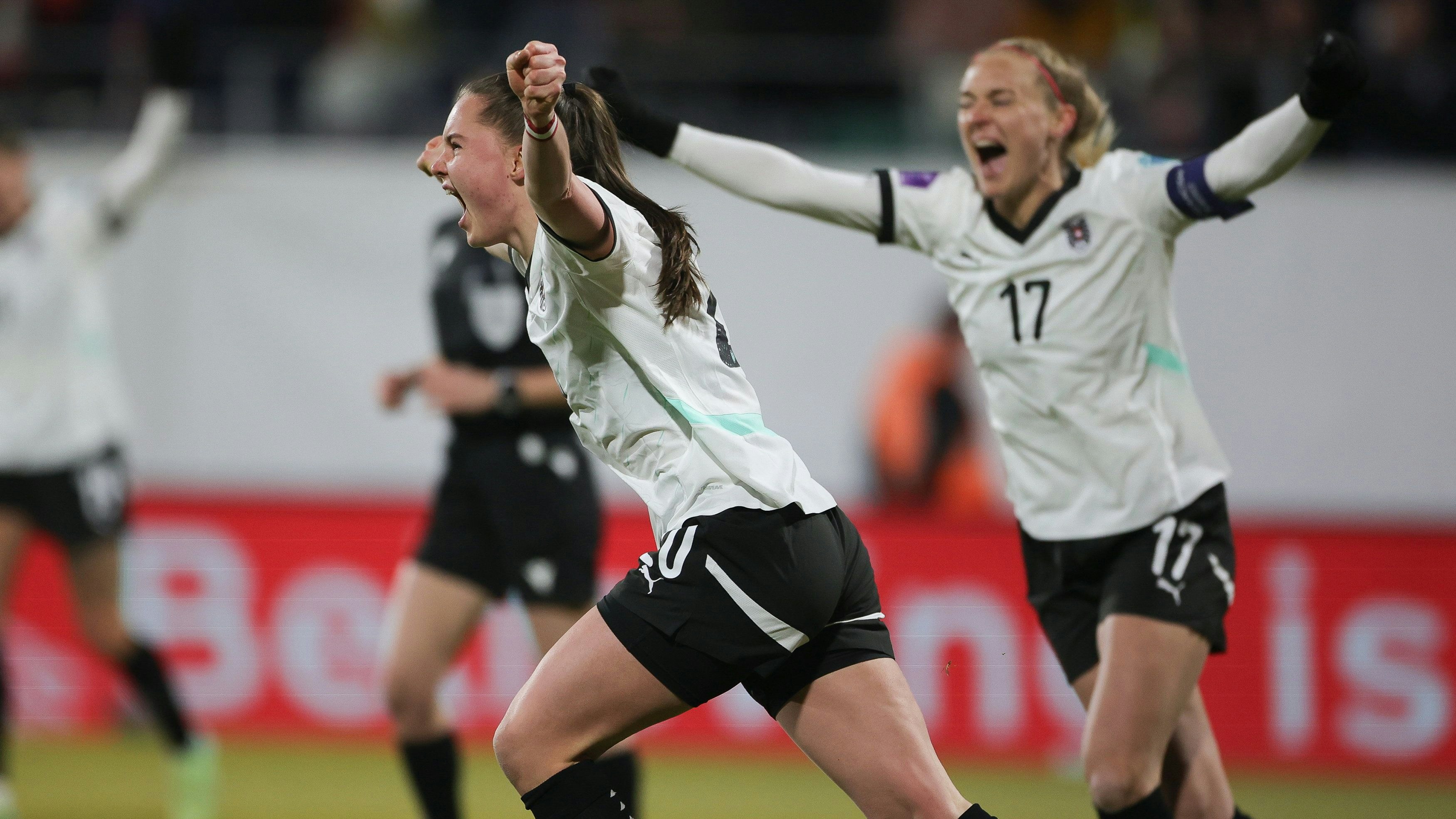 Lilli Purtscheller bejubelt den 1:0-Siegtreffer gegen Schottland. 