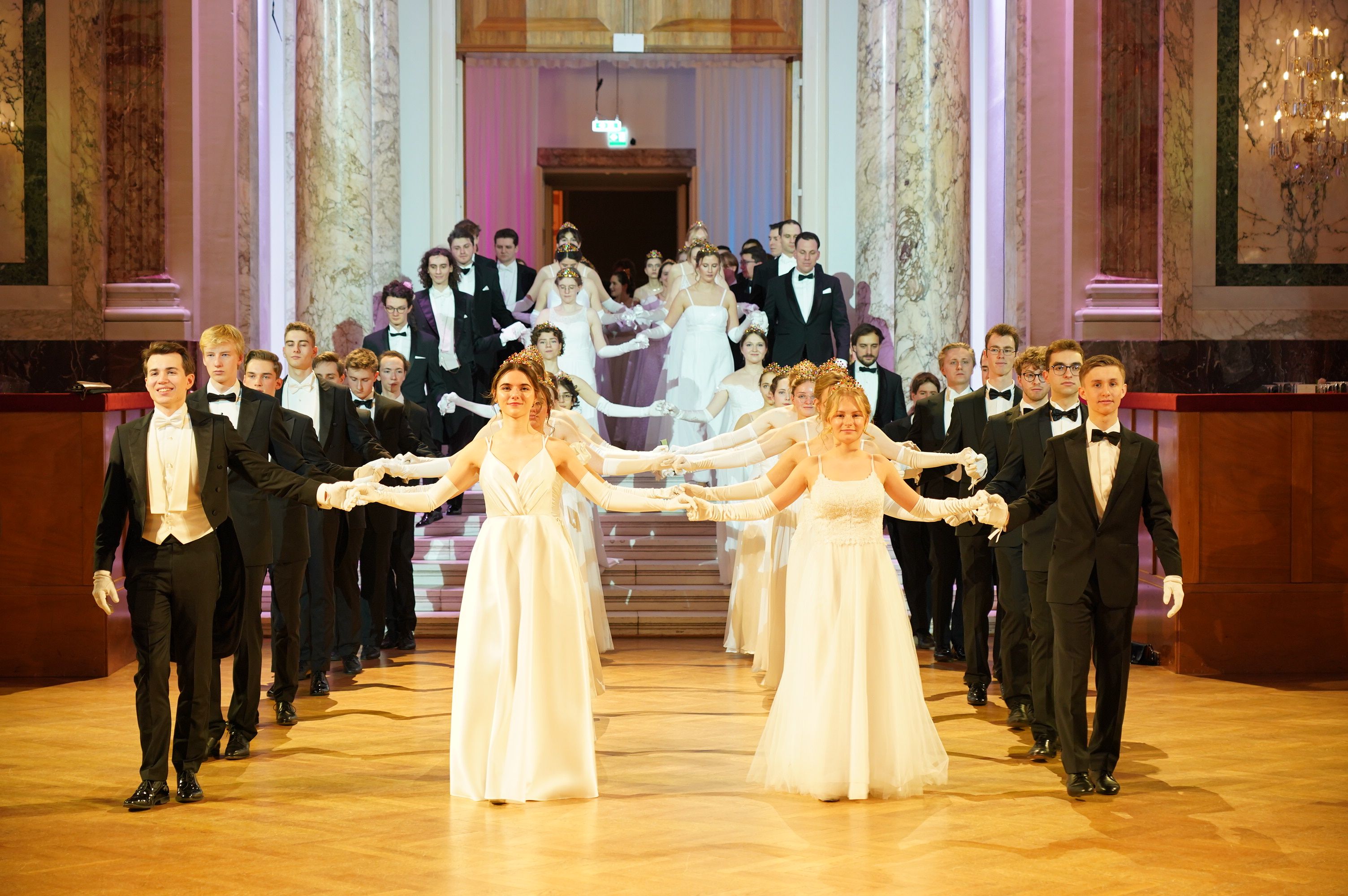 Debütanten dürfen bei keinem Ball fehlen. So auch nicht beim Kaffeesiederball.