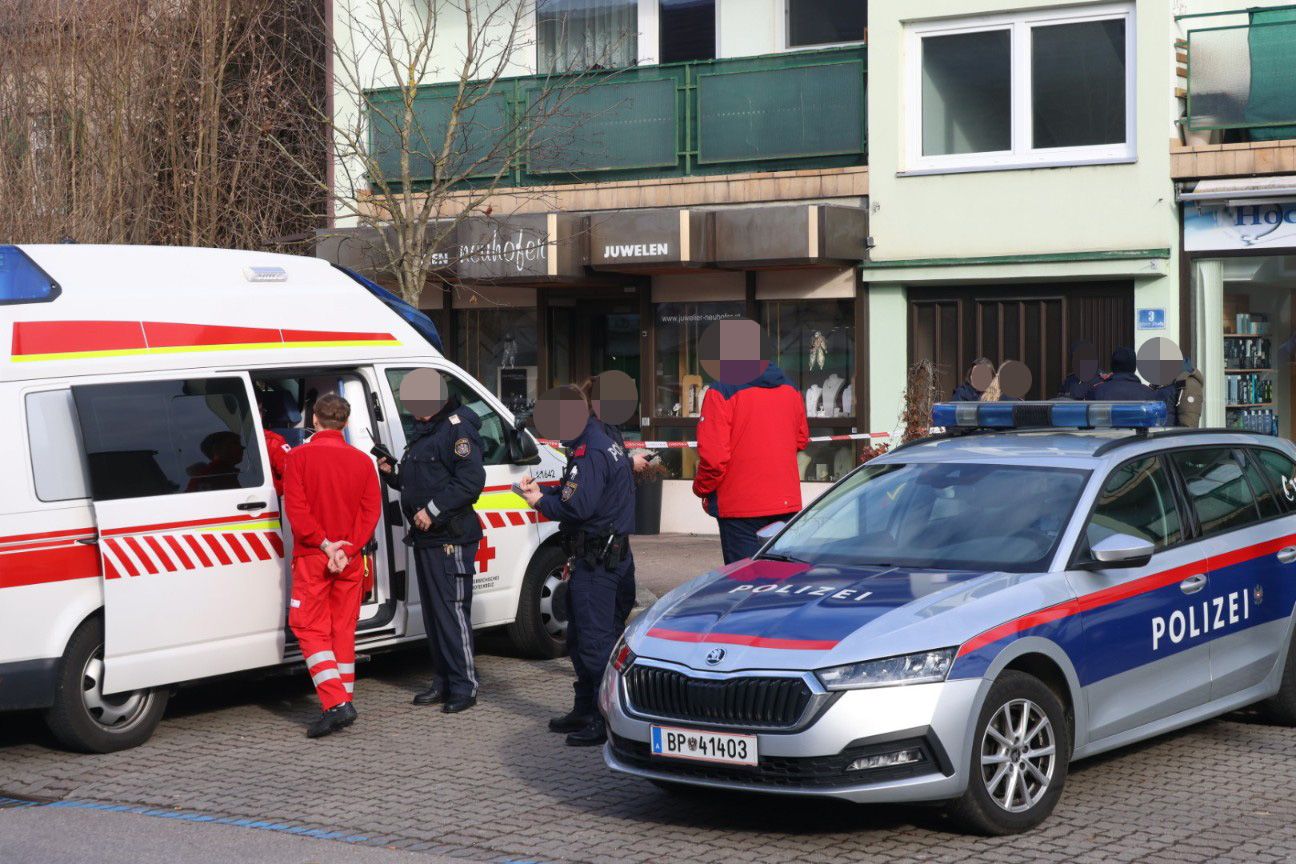 Im Bezirk Wels-Land wurde ein Juwelier überfallen, die Fahndung läuft.