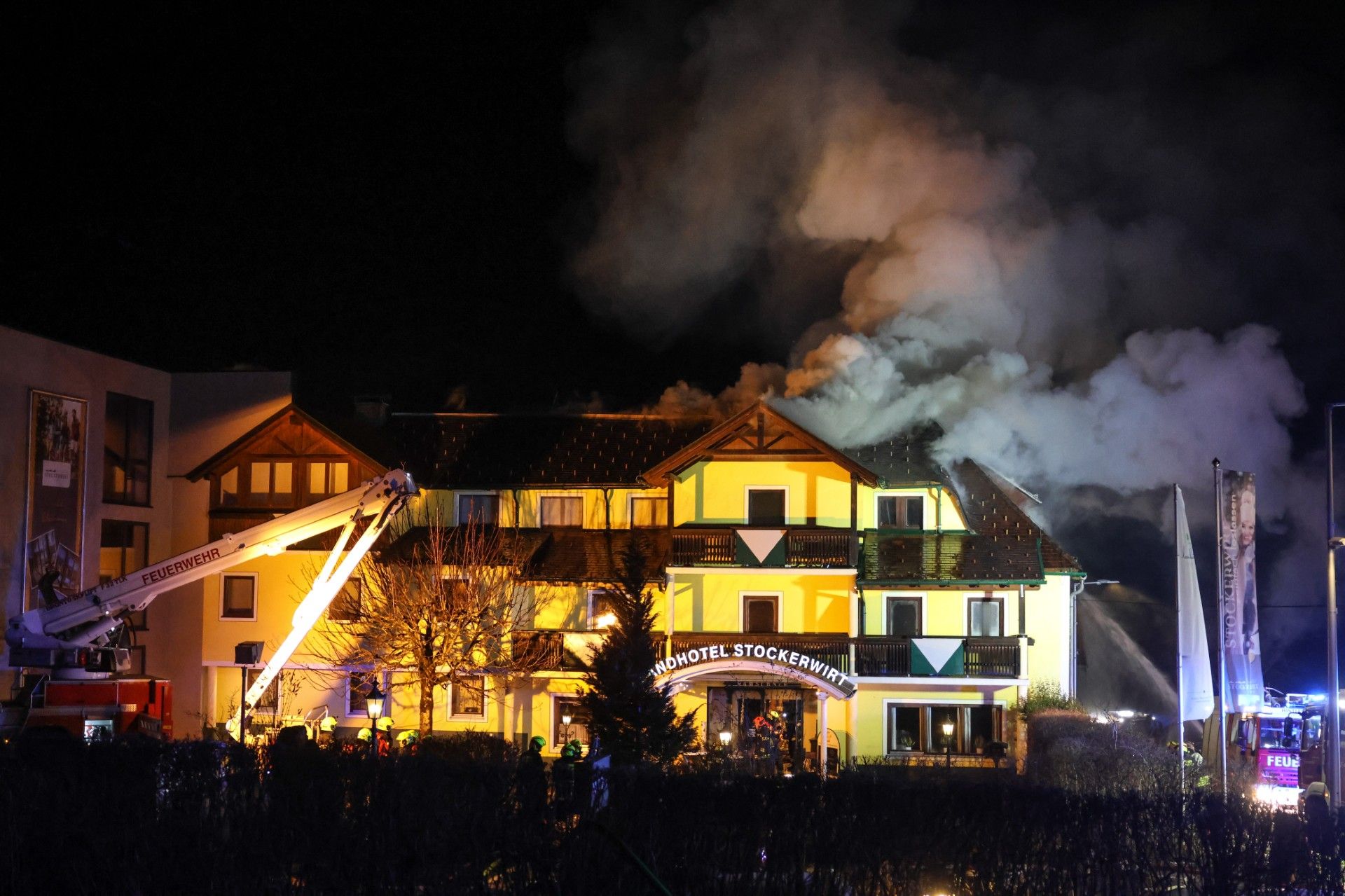 Ein Hotel mitten im Ortskern von Vorderstoder stand in der Nacht auf 22. Februar 2025 in Brand.