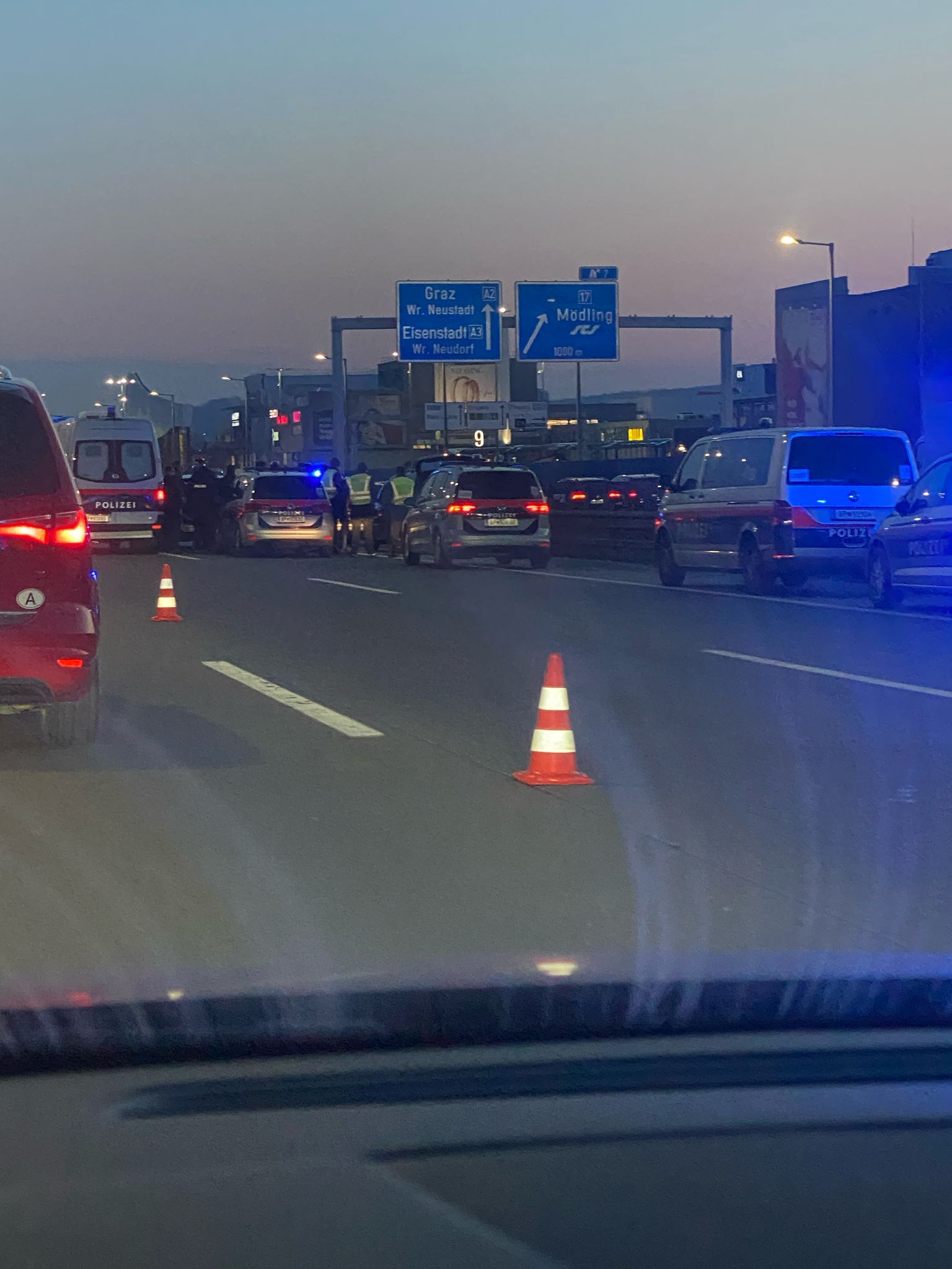 Spektakuläre Festnahme auf der A2 bei Vösendorf. 