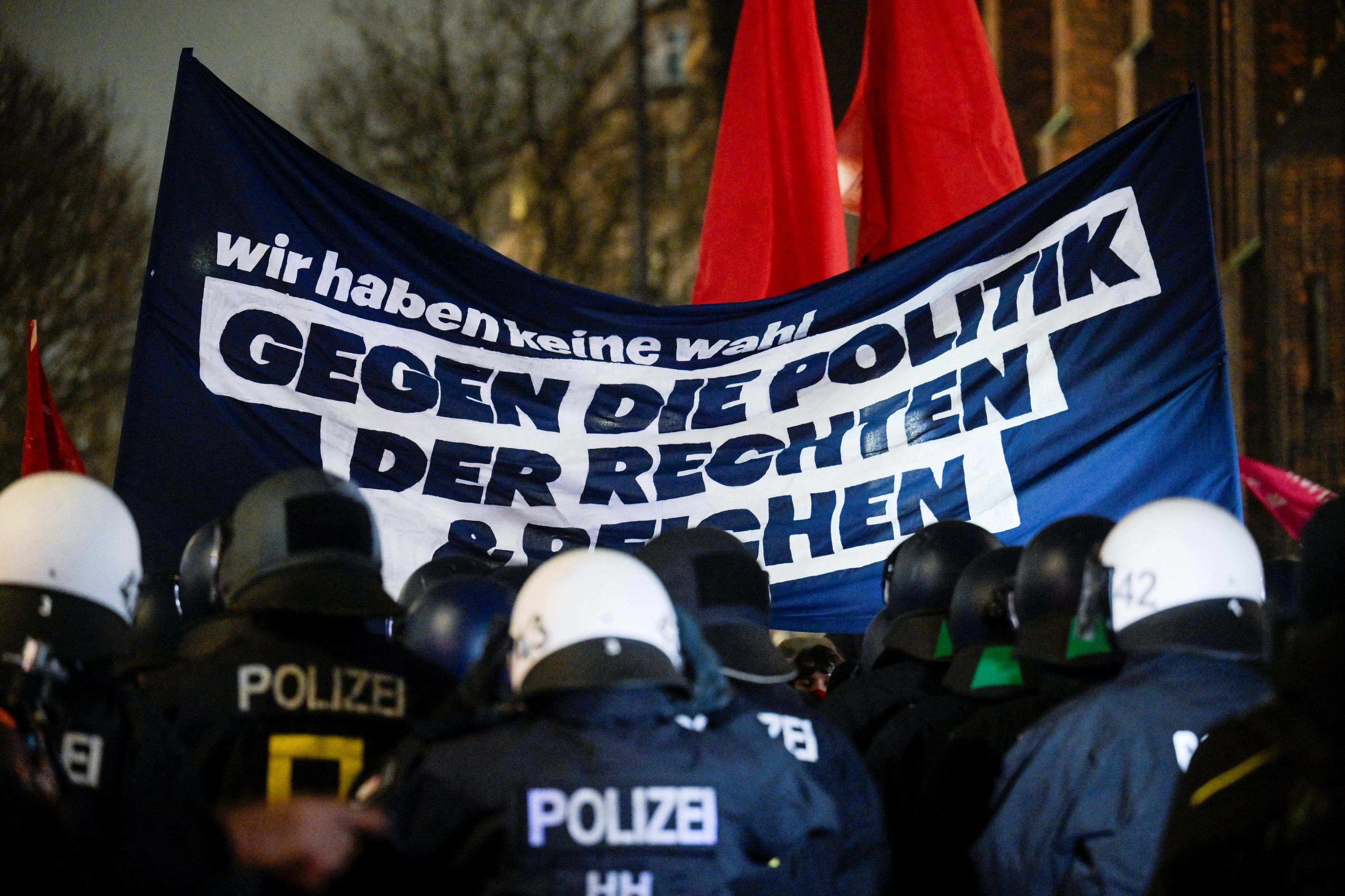 Heute.at - Eklat bei Wahl – Antifas wollen AfD-Party stürmen