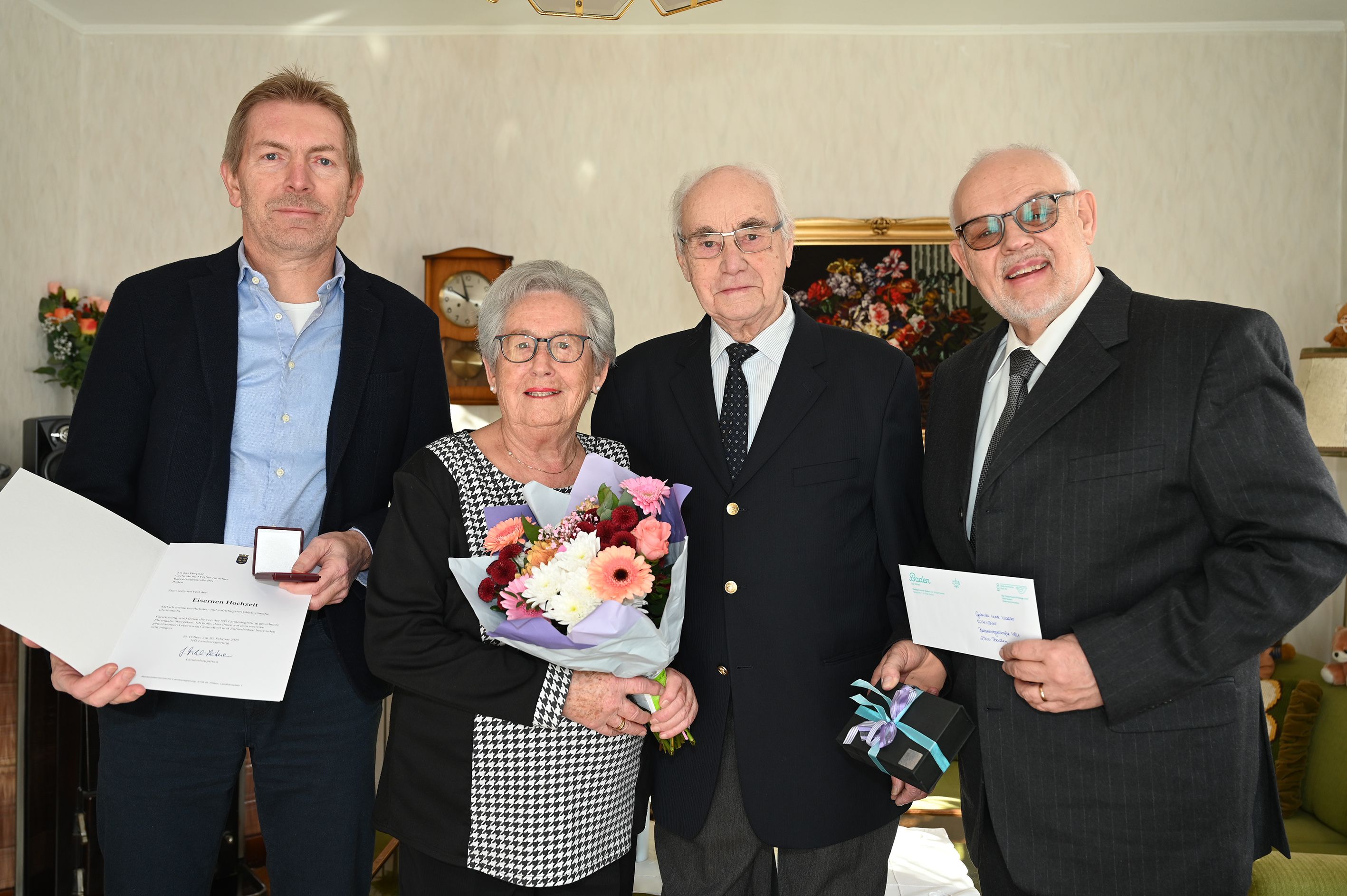 Gertrude und Walter sind seit 1960 verheiratet. Zum 65. Ehe-Jubiläum, gratulierte deshalb die Stadt Baden. Vom Land Niederösterreich gab es eine Ehrengabe für das Paar.