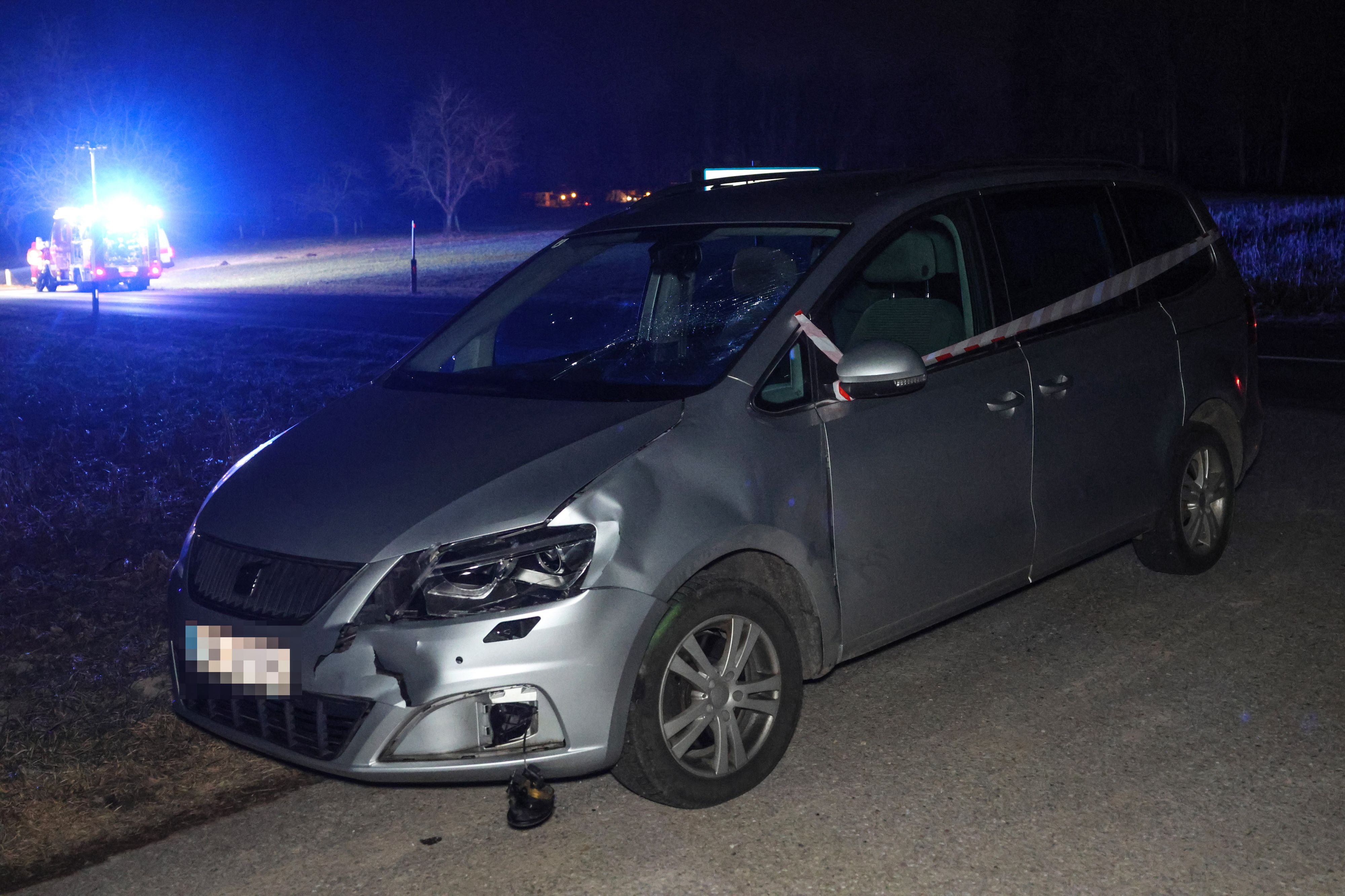 Der Bursch wurde von diesem Pkw erfasst.