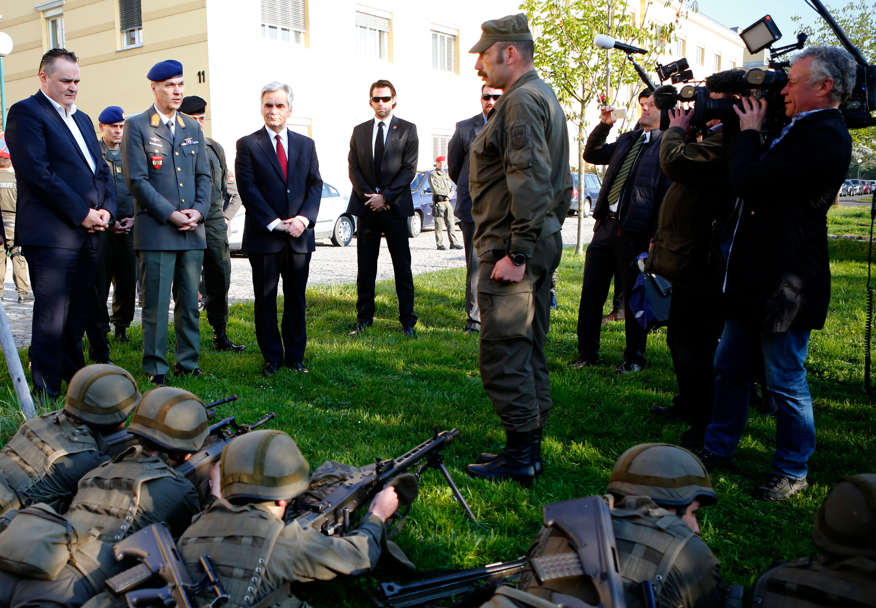 Erektionshemmer im Rekruten-Essen? Video nährt alte Gerüchte.
