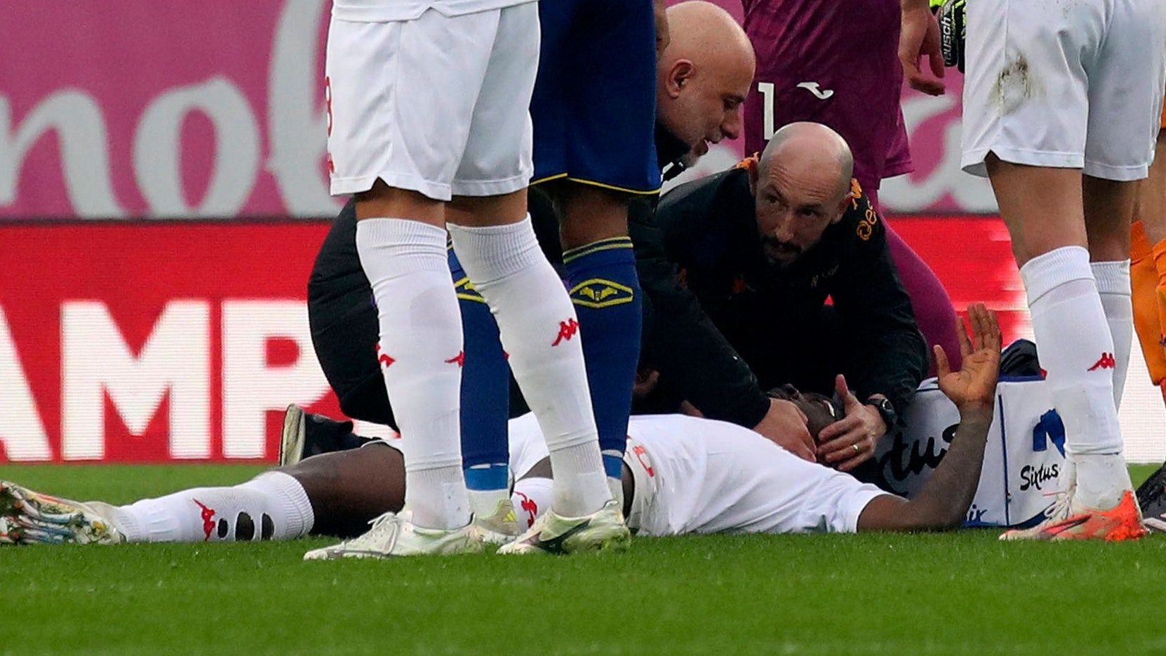 Heute.at - Kollaps am Rasen! Italien-Star nach Kopf-Treffer k.o.