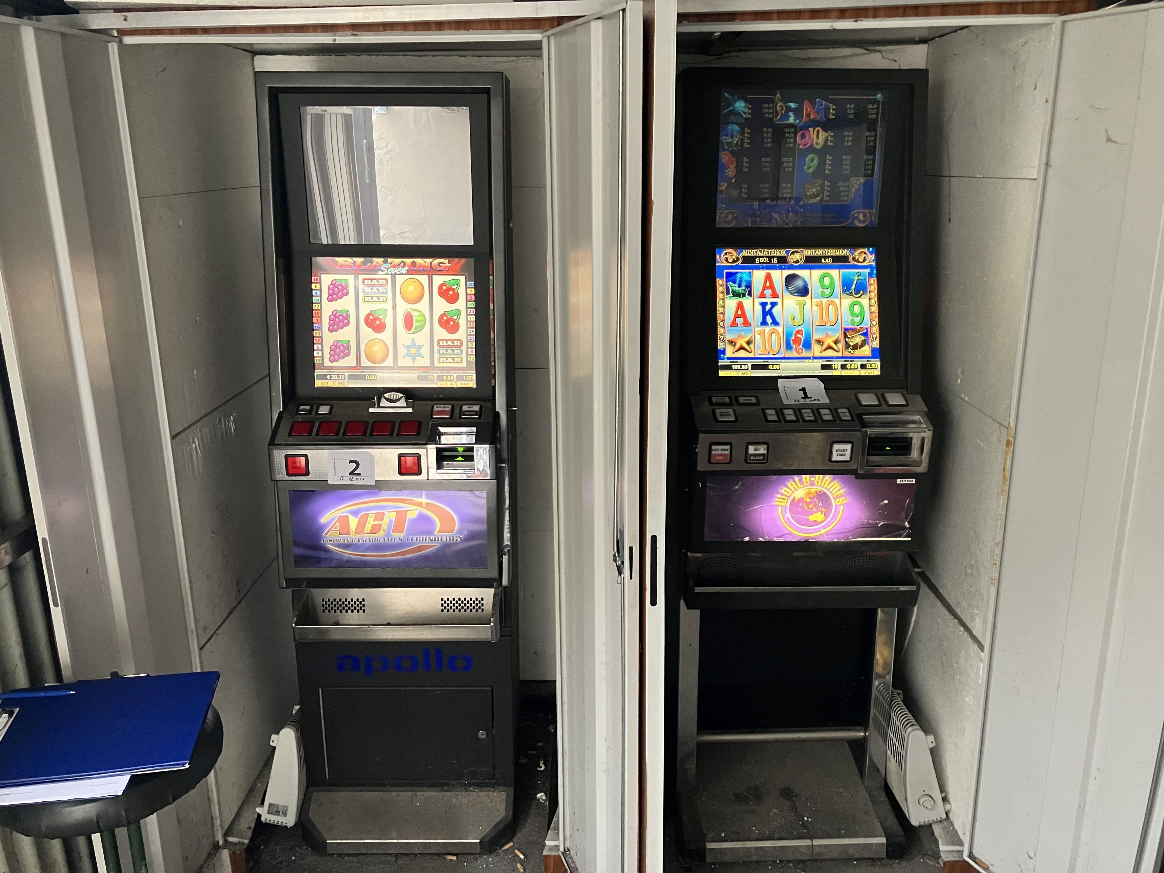 In Wels wurden illegale Glücksspiel-Automaten hinter einer Tankstelle gefunden.