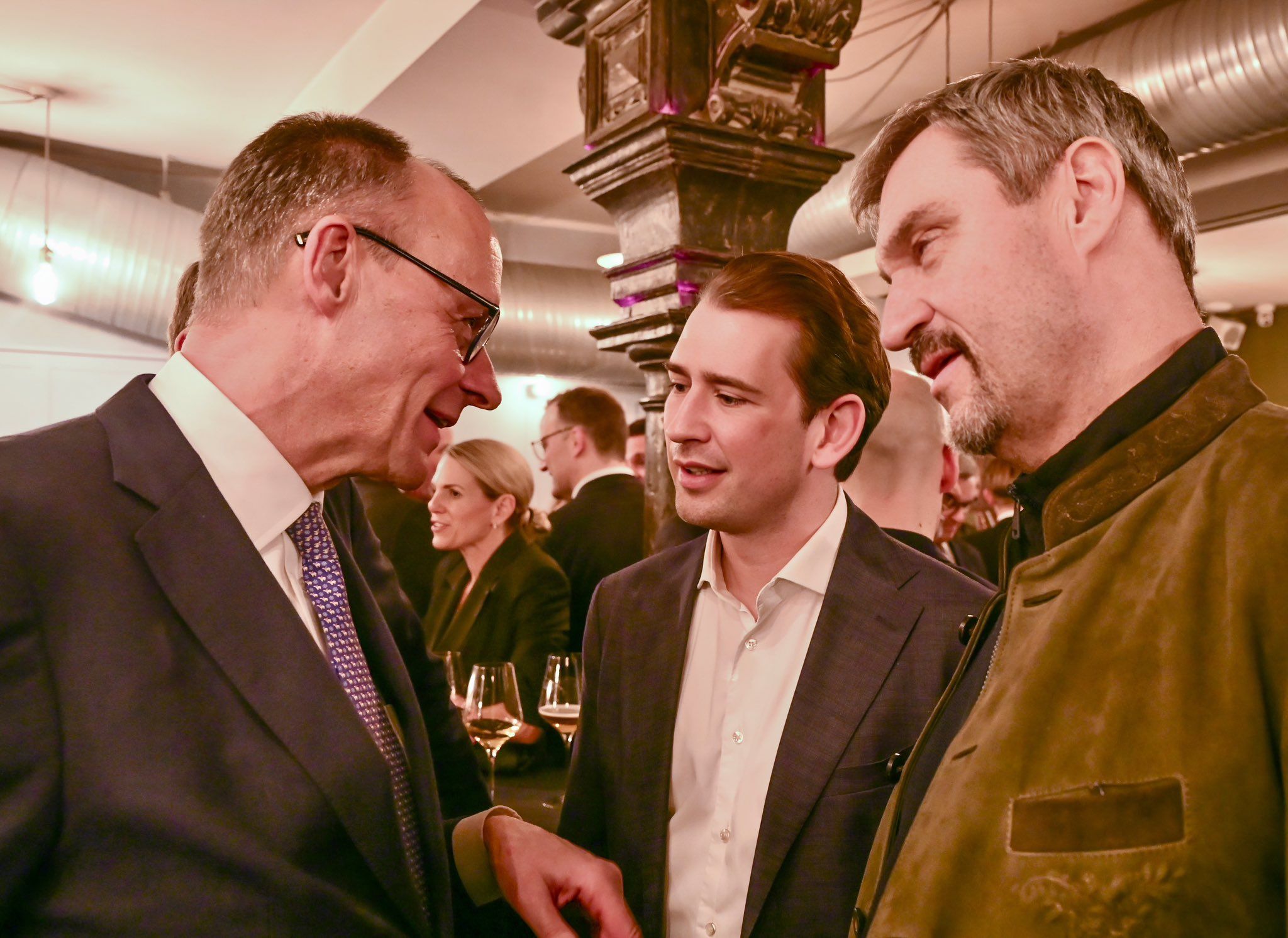 Heute.at - Nächster Kanzler heißt Merz – CDU feiert mit Kurz