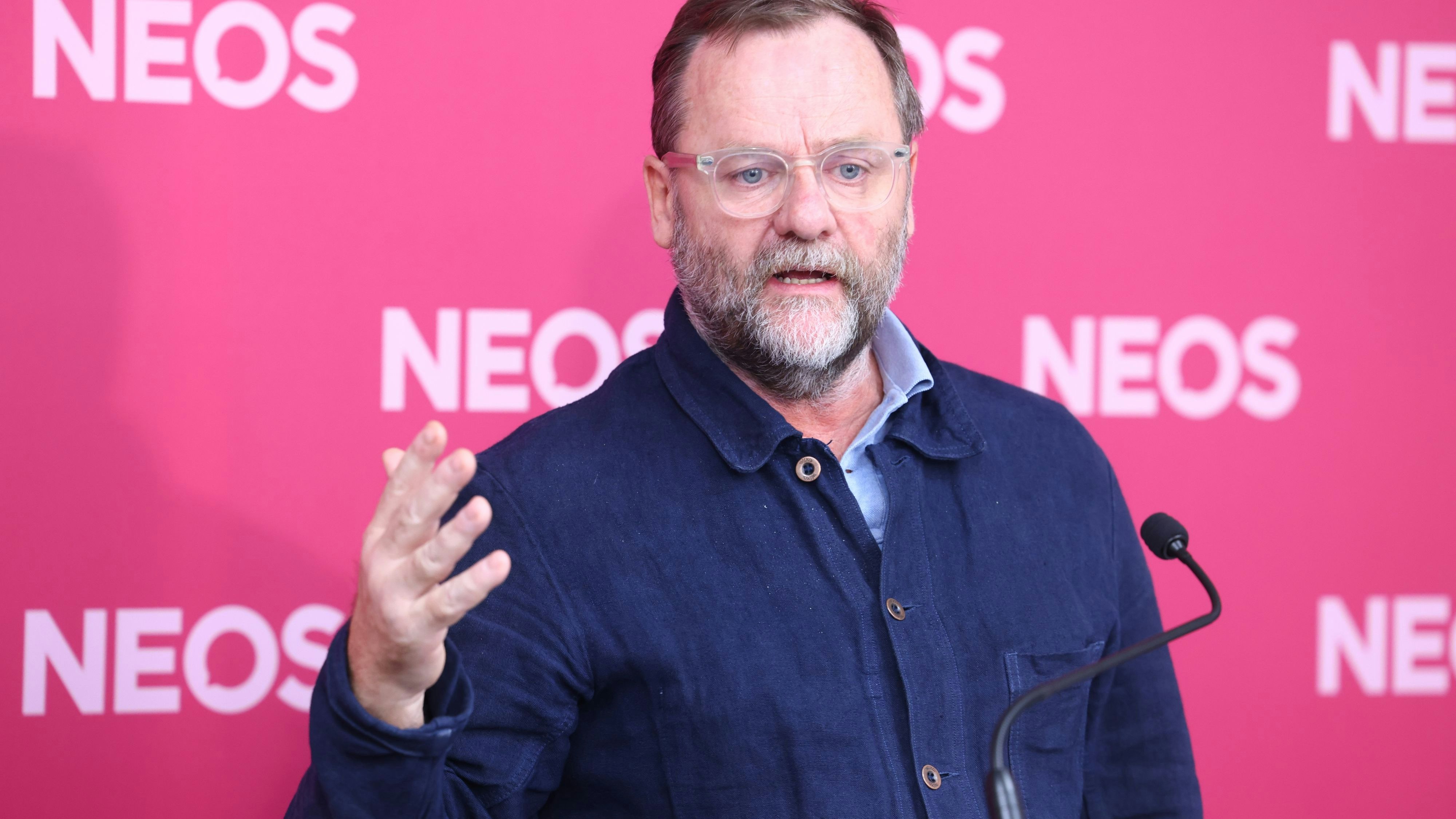 Felix Schellhorn ist der Sohn von Staatssekretär Sepp Schellhorn (NEOS)