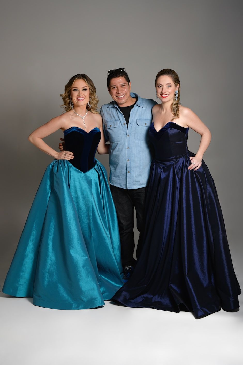 Johanna Kräuter und Corinna Kamper werden in einer Robe von Alexis F. Gonzales auf dem Opernball erstrahlen.