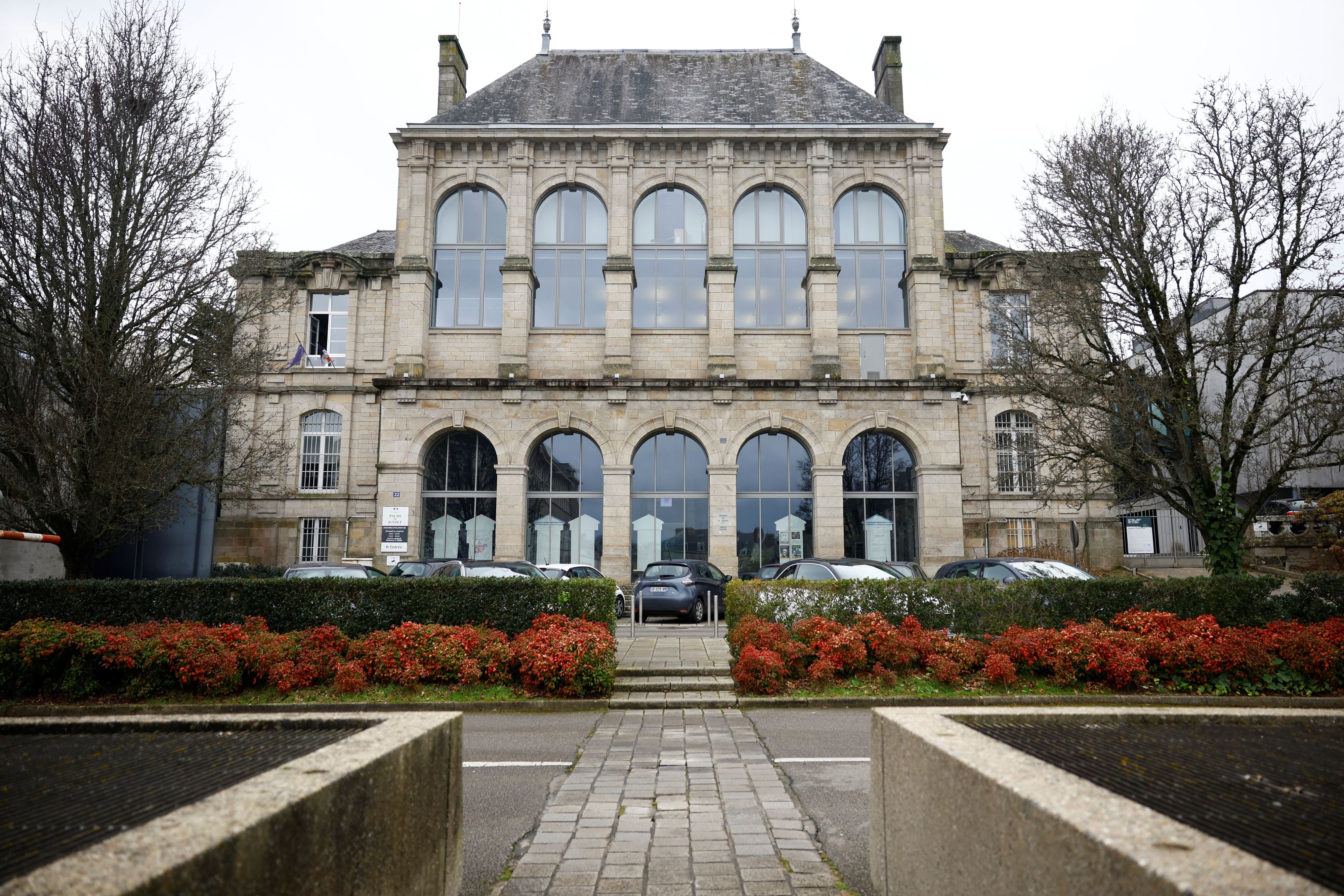 Der 74 Jahre alte frühere Chirurg Joël Le Scouarnec steht im Verdacht, 299 seiner kleinen Patienten sexuell misshandelt zu haben. Der Prozess beginnt in Frankreich am 24. Februar 2025.