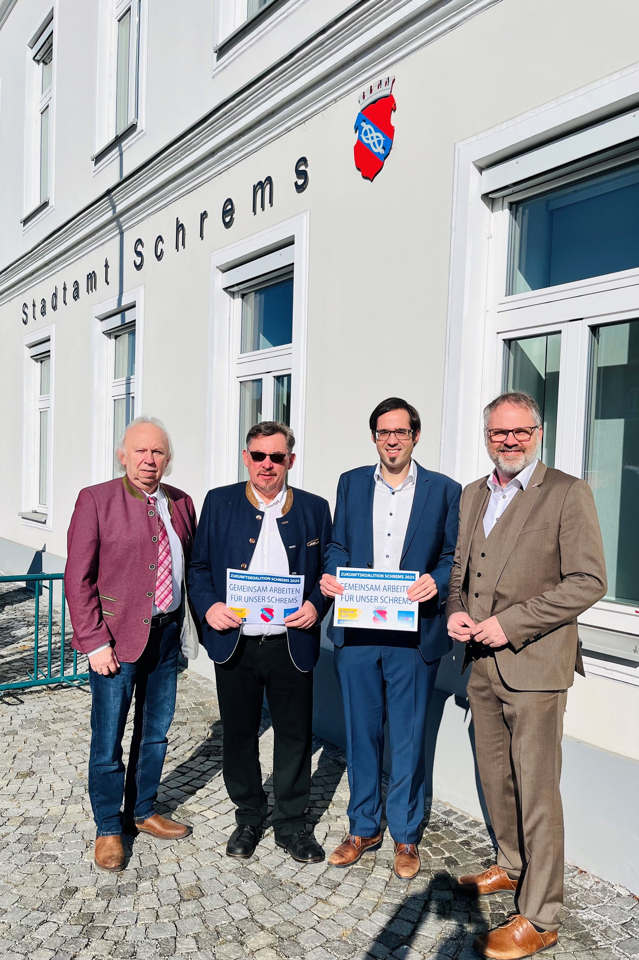 David Süß (2.v.r., ÖVP) soll Bürgermeister von Schrems werden, Franz Pichler (2.v.l., FPÖ) sein Vize.