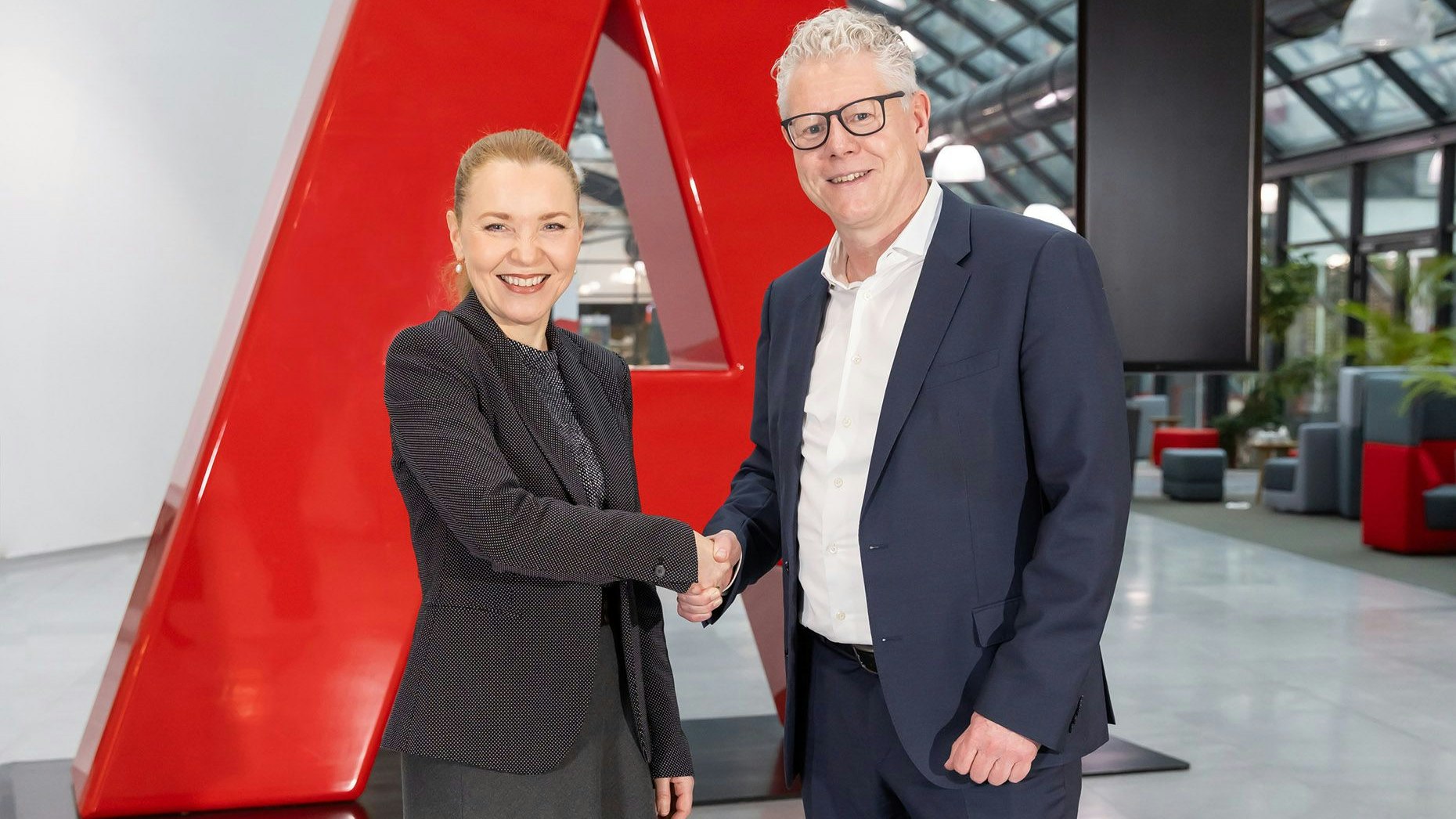 Juliane Rainer-Oitzinger (Director Large Enterprise A1) und Christian Knief (RVP Commercial Customers DACH, Middle East and Africa Zscaler Inc.).