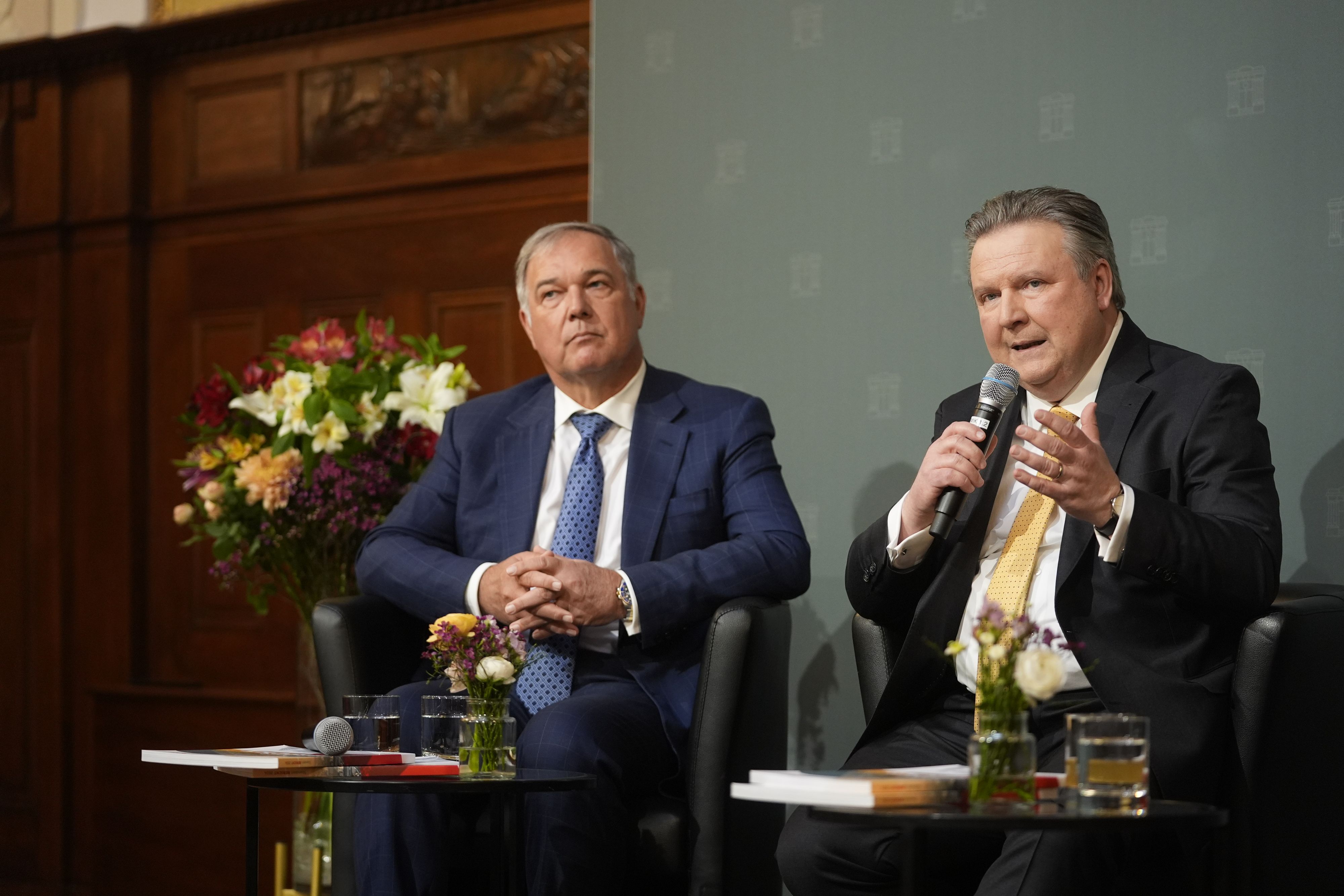 Bürgermeister Michael Ludwig (SP) im Talk mit WKW-Präsident Walter Ruck (l.)