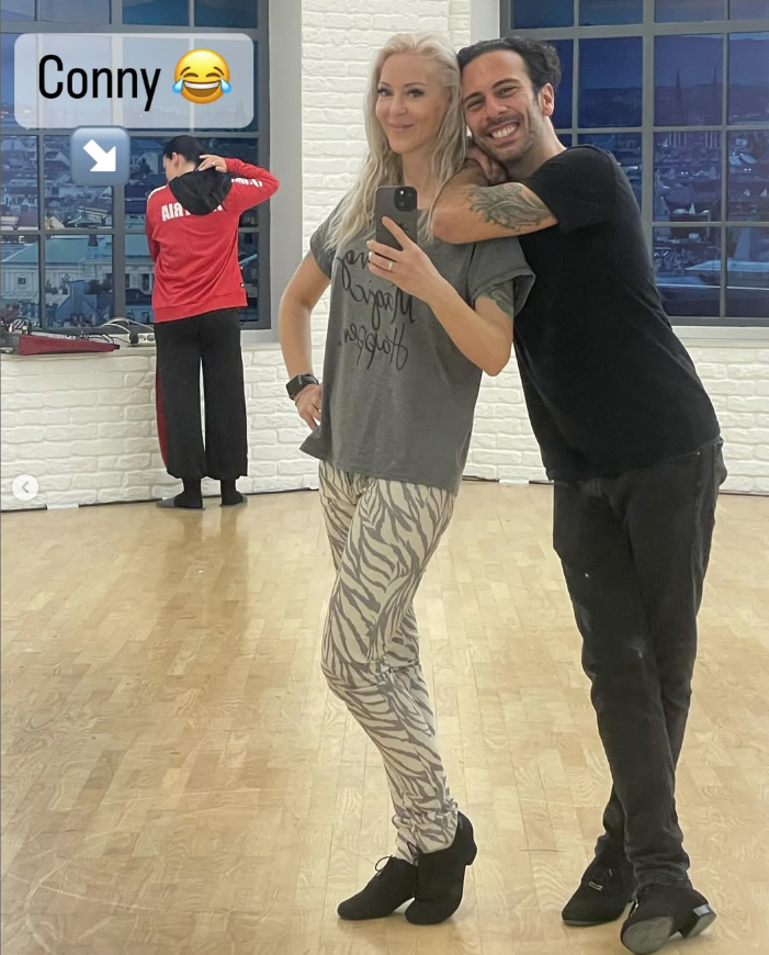 Simone Lugner mit Danilo Campisi - im Hintergrund ist Conny Kreuter zu sehen 