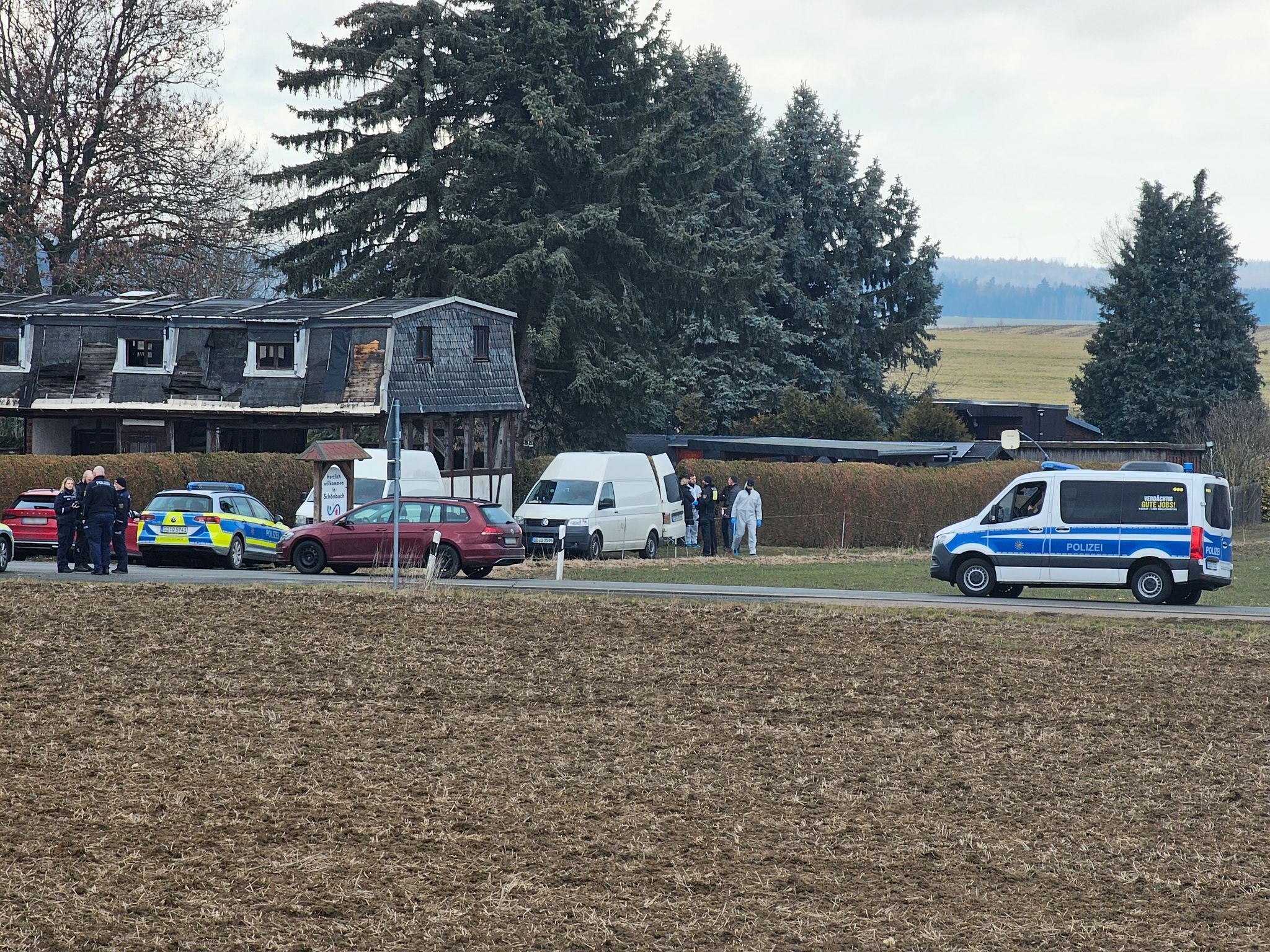  Die Ermittlungen der Polizei laufen auf Hochtouren. 