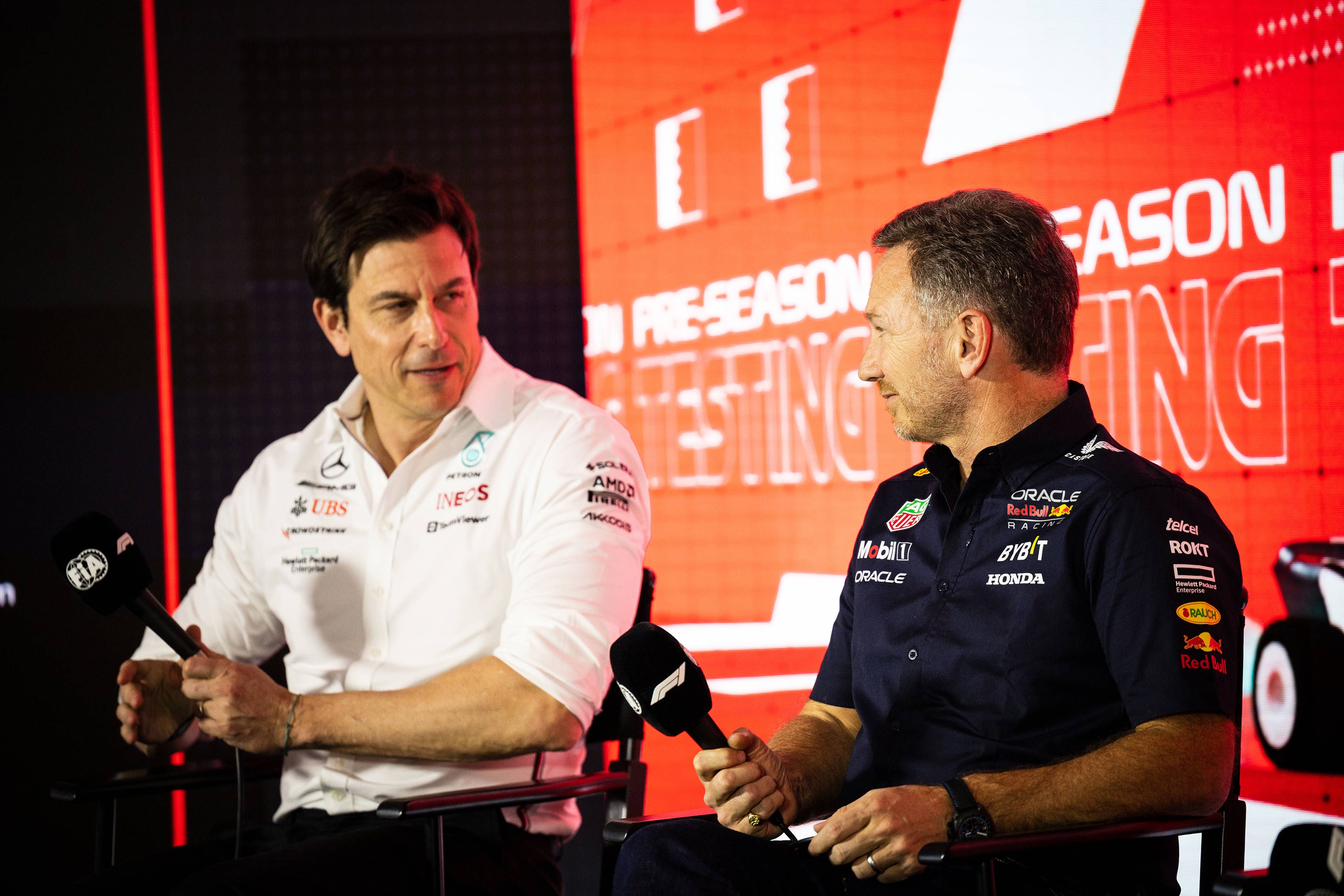 Mercedes-Teamchef Toto Wolff spricht über die Buh-Rufe gegen Red-Bull-Boss Christian Horner. 