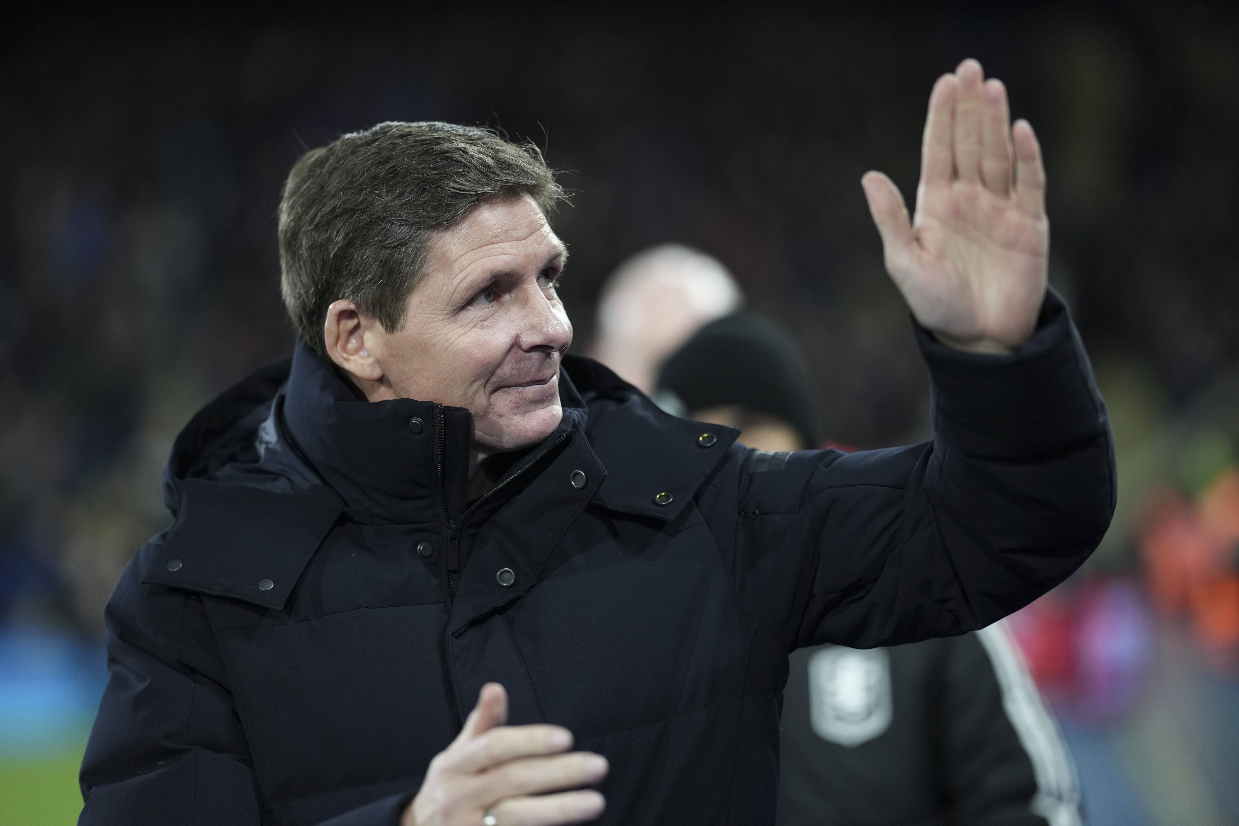 Crystal-Palace-Coach Oliver Glasner jubelt gegen Aston Villa.