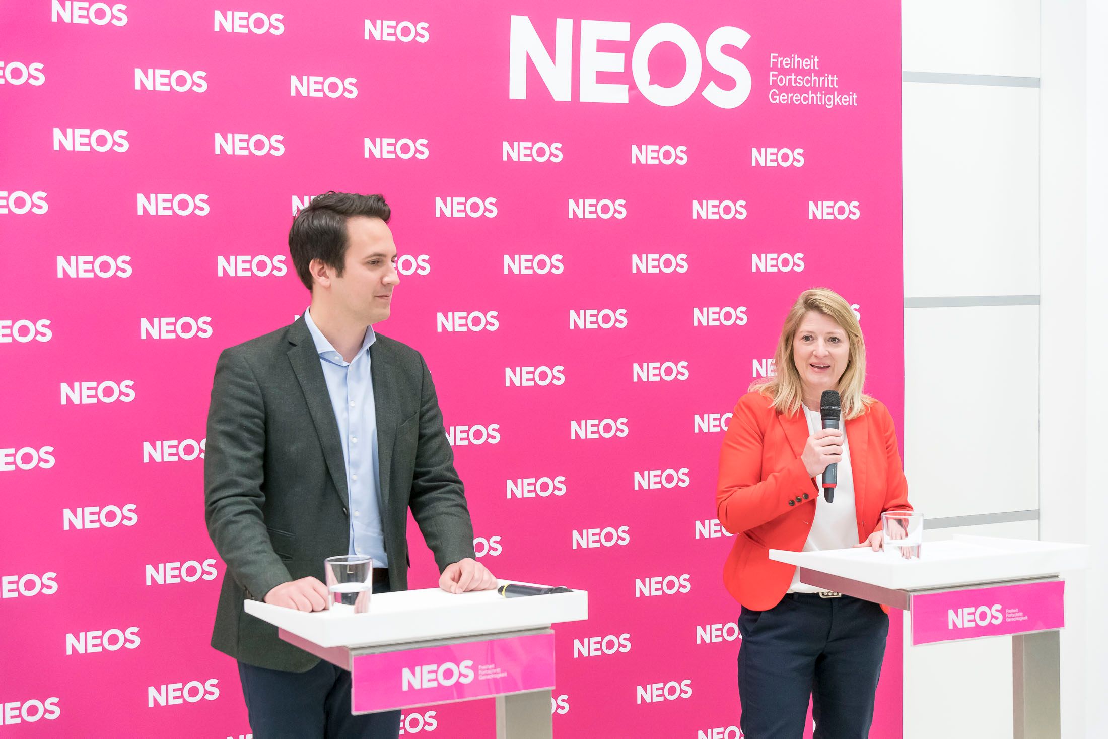 Vizebürgermeister Christoph Wiederkehr und Neos-Klubobfrau Bettina Emmerling.