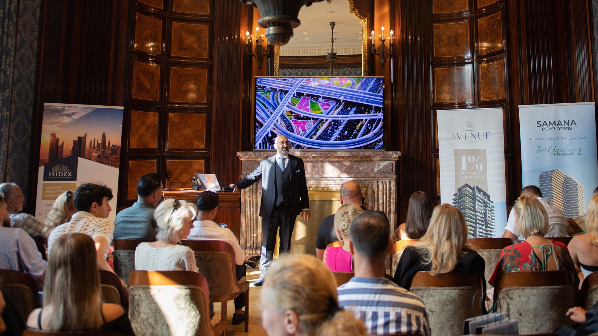 Isaak Malaiev bringt im Rahmen von kochkaraätigen Business- und Immobilienveranstaltungen Unternehmer und Investoren zusammen.