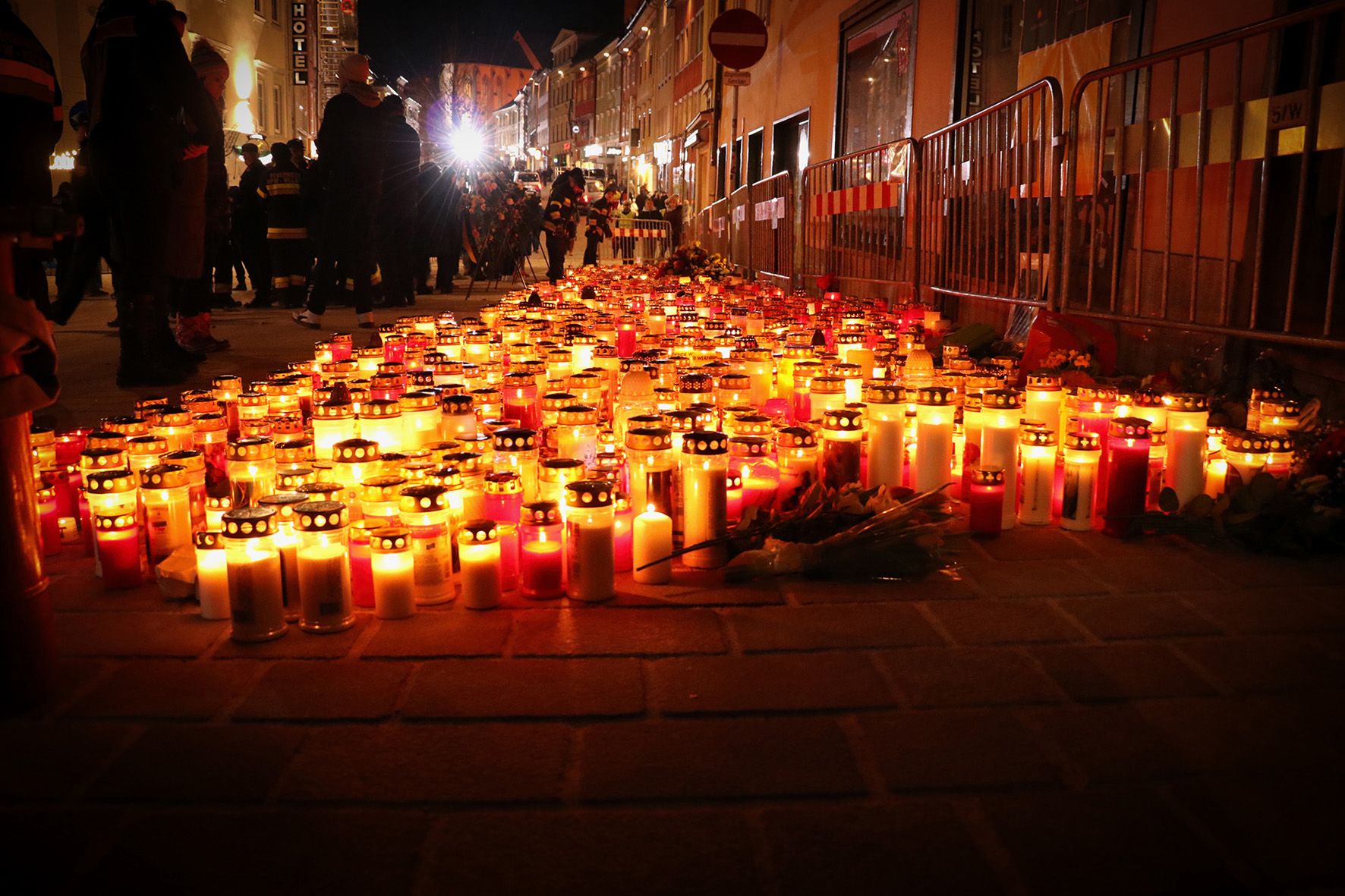Der Schock in Villach sitzt nach dem Anschlag weiterhin tief. Mit einer Sammlung will die Stiftung Común nun den Held von Villach unterstützen.