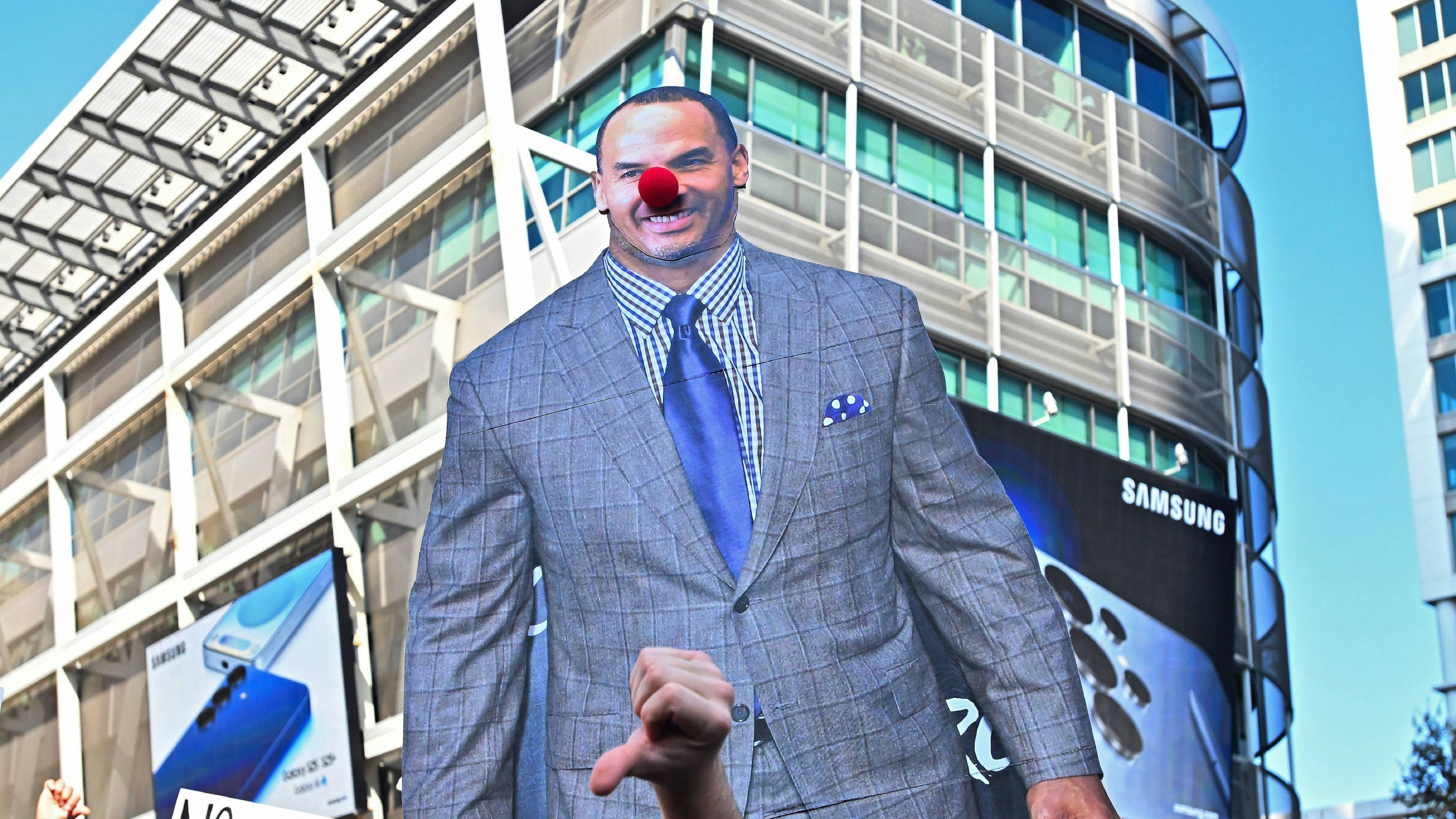 Mavericks-Manager Nico Harrison ist seit dem Doncic-Trade schwer in der Kritik