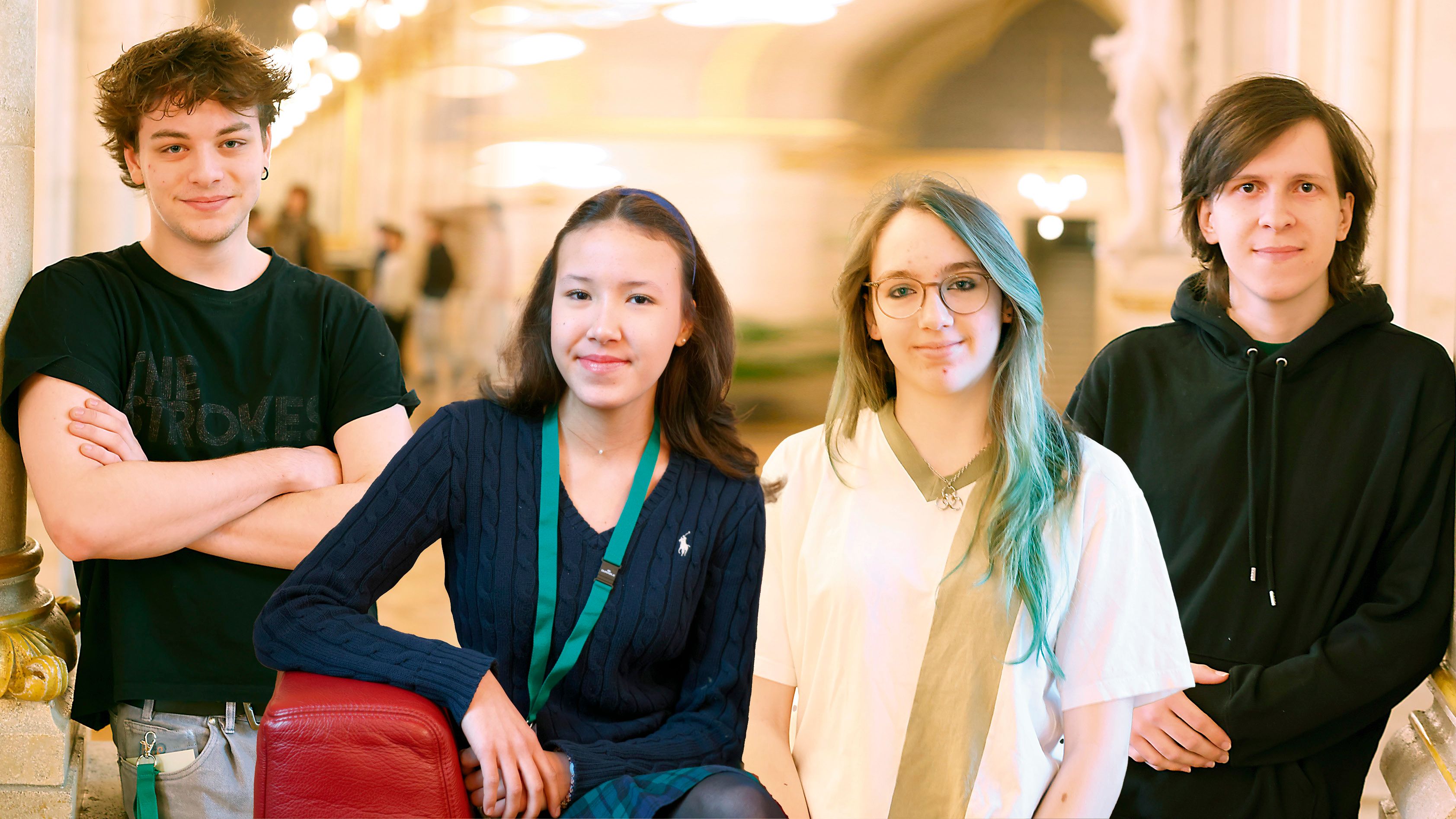 Obwohl noch nicht alle von ihnen wählen dürfen, sind die vier Schüler bereits sehr interessiert an Politik.