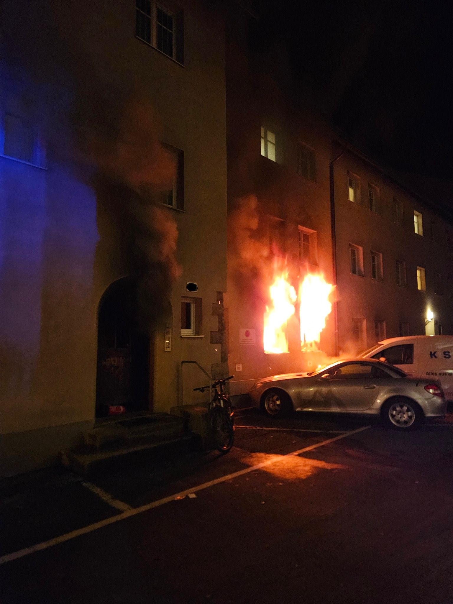 Bei dem Brand wurden zwölf Personen verletzt.