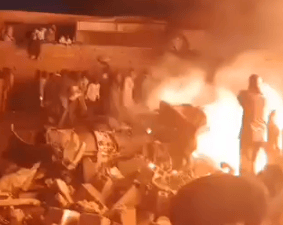 Dutzende Menschen haben bei einem Flugzeugabsturz nördlich der Stadt Omdurman ihr Leben verloren. Laut Berichten gibt es Überlebende.