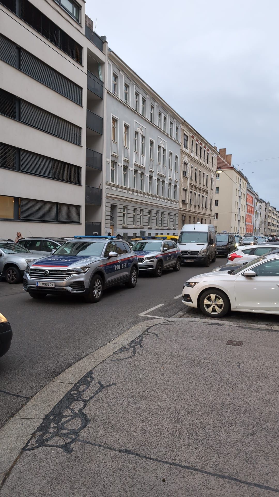 Großeinsatz in der Effingergasse (Wien-Ottakring).
