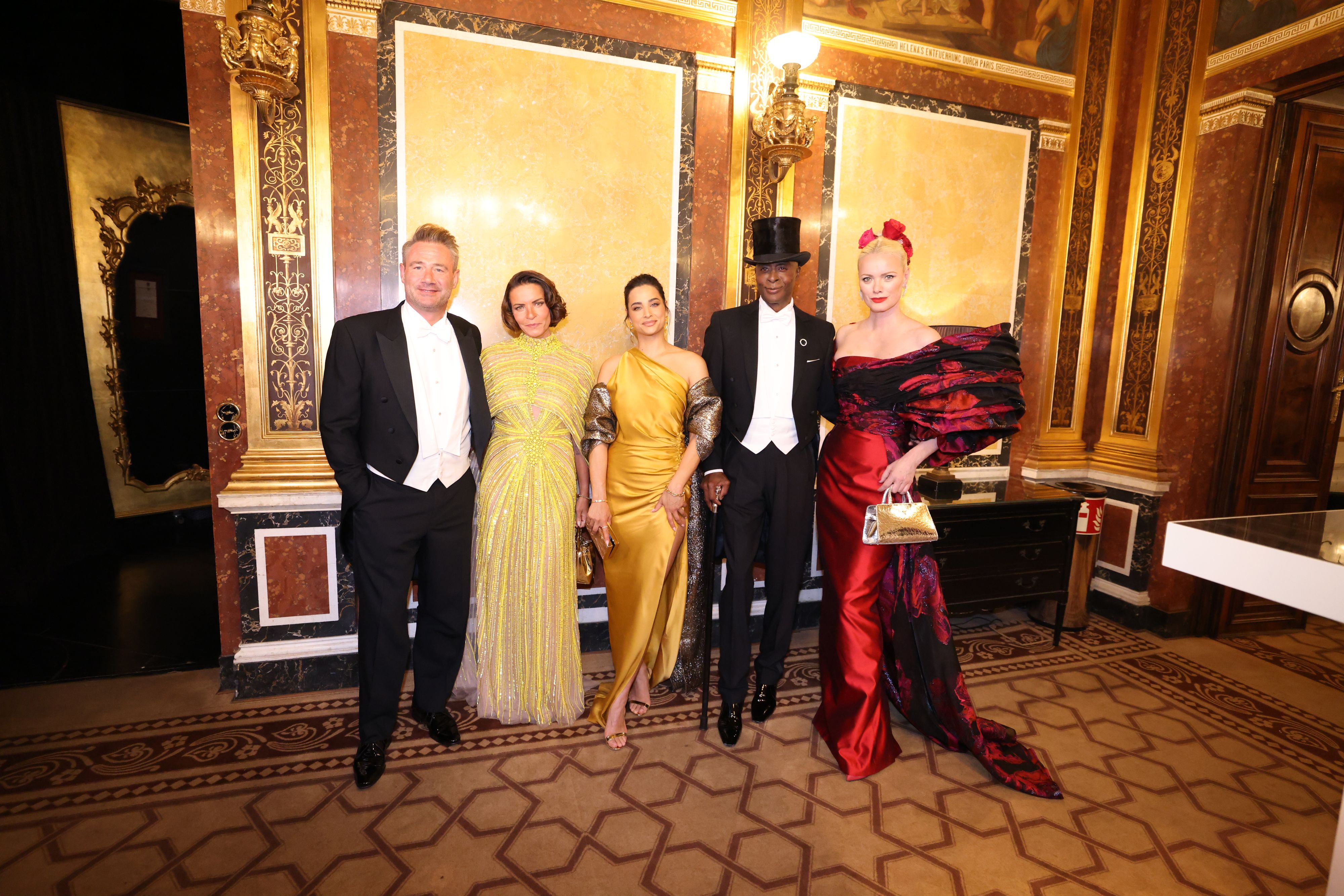 Sasha, seine Frau Julia, Amira Aly, Bruce Darnell und Franziska Knuppe in Partylaune.