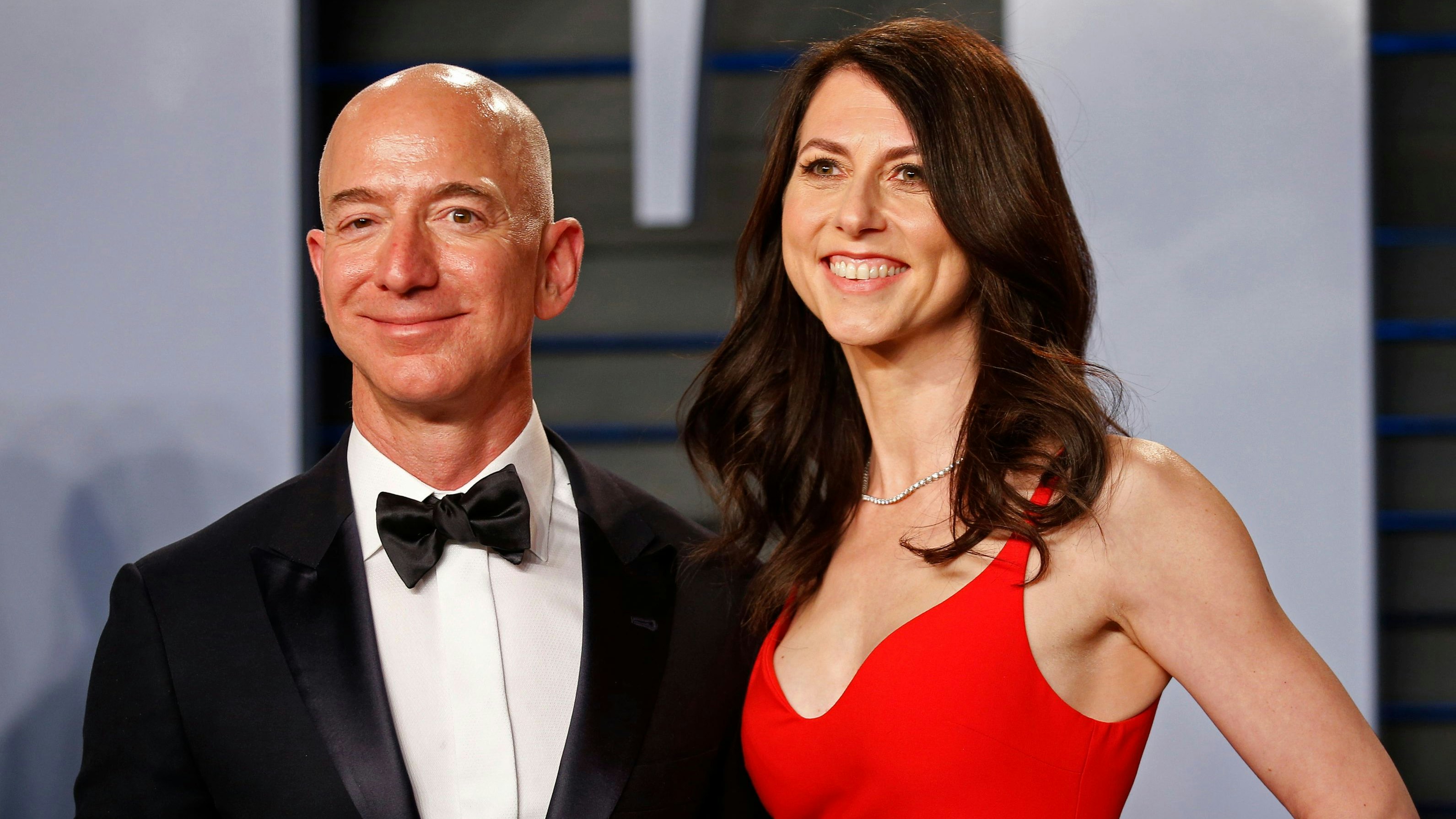 2018 Vanity Fair Oscar Party – Arrivals – Beverly Hills, California, U.S., 04/03/2018 –  Amazon CEO Jeff and wife MacKenzie Bezos. REUTERS/Danny Moloshok