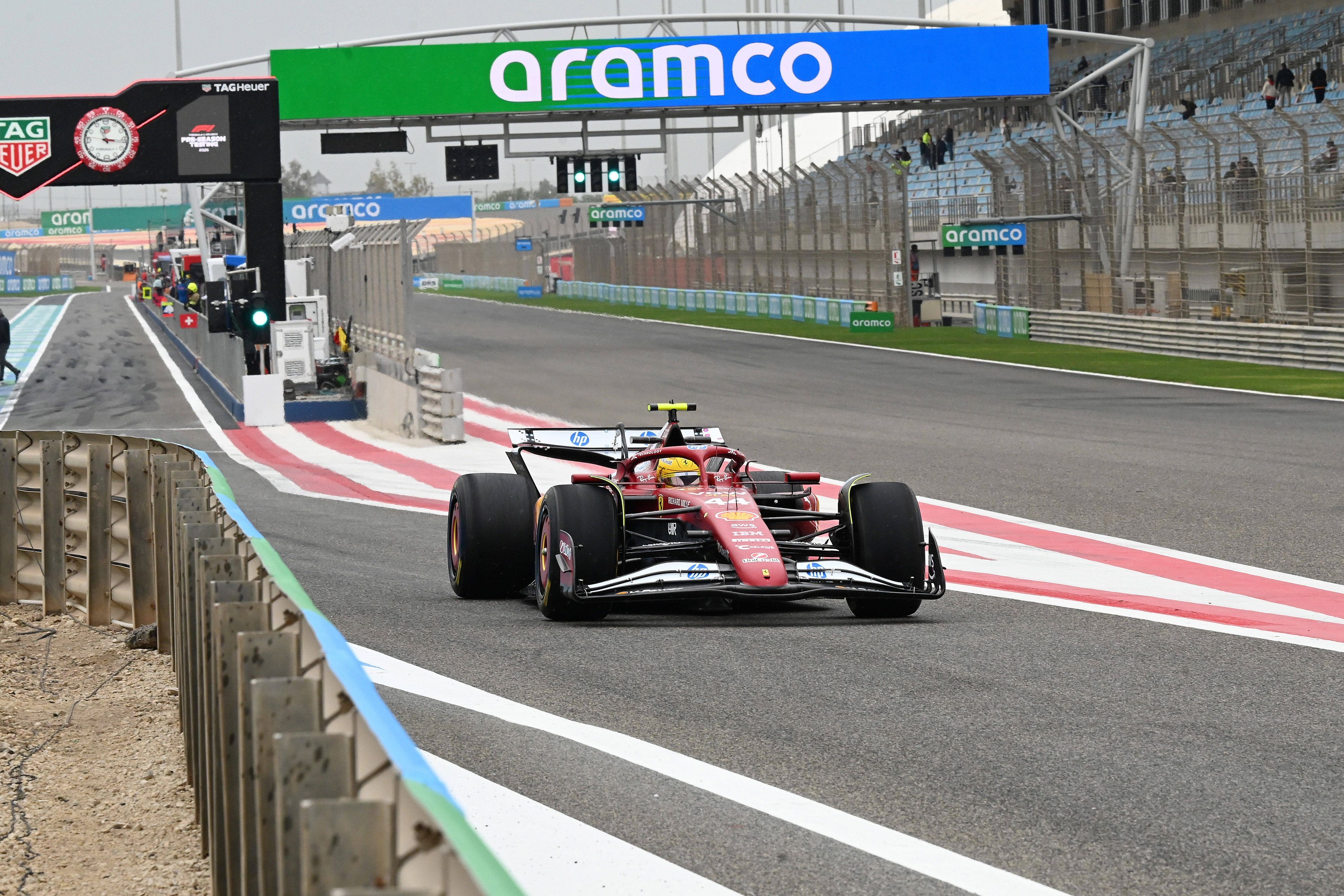 Lewis Hamilton gibt im Ferrari Vollgas.