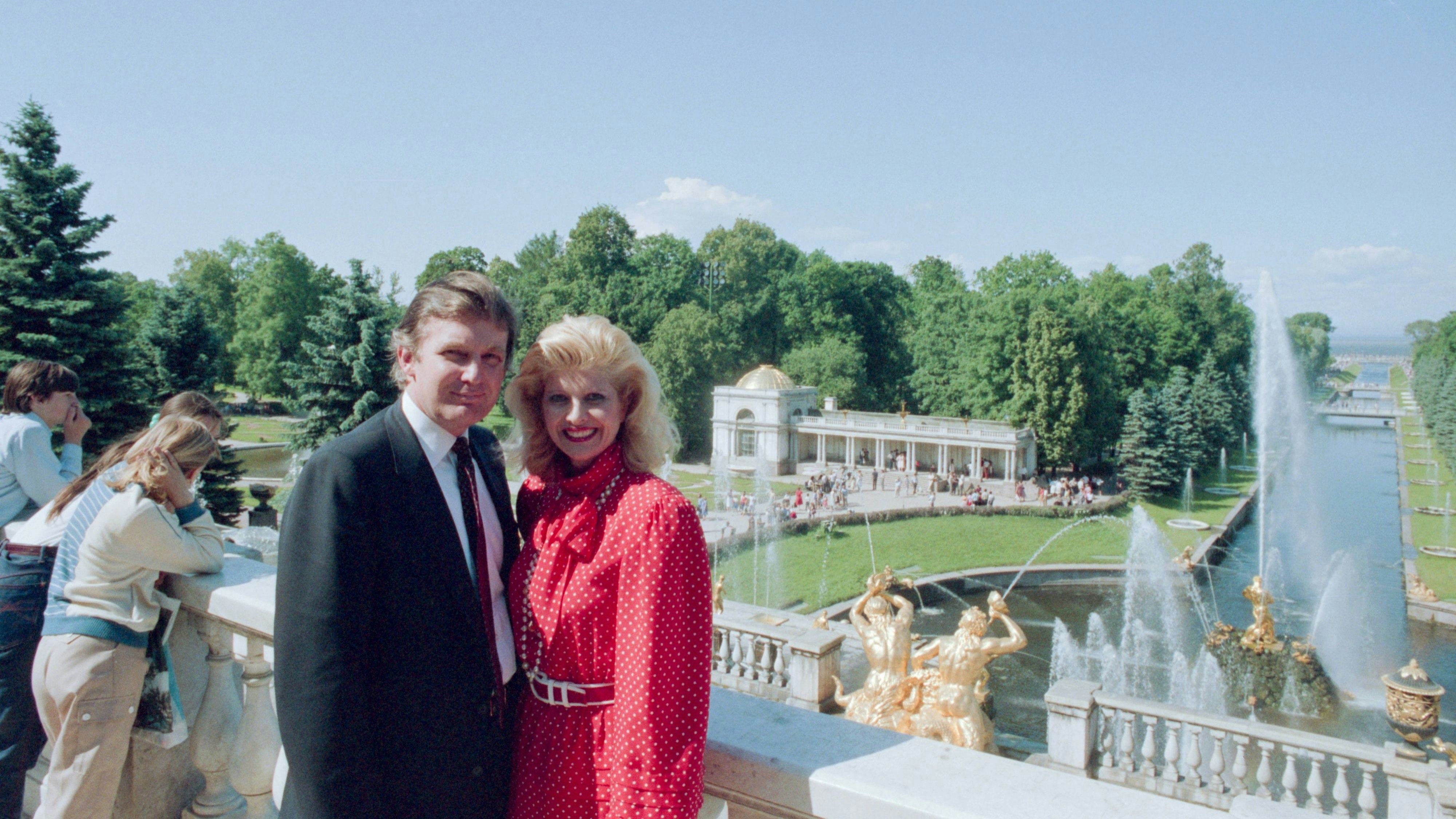 Donald und Ivana Trump im Juli 1987 auf Sightseeing in St. Petersburg (damals noch Leningrad)