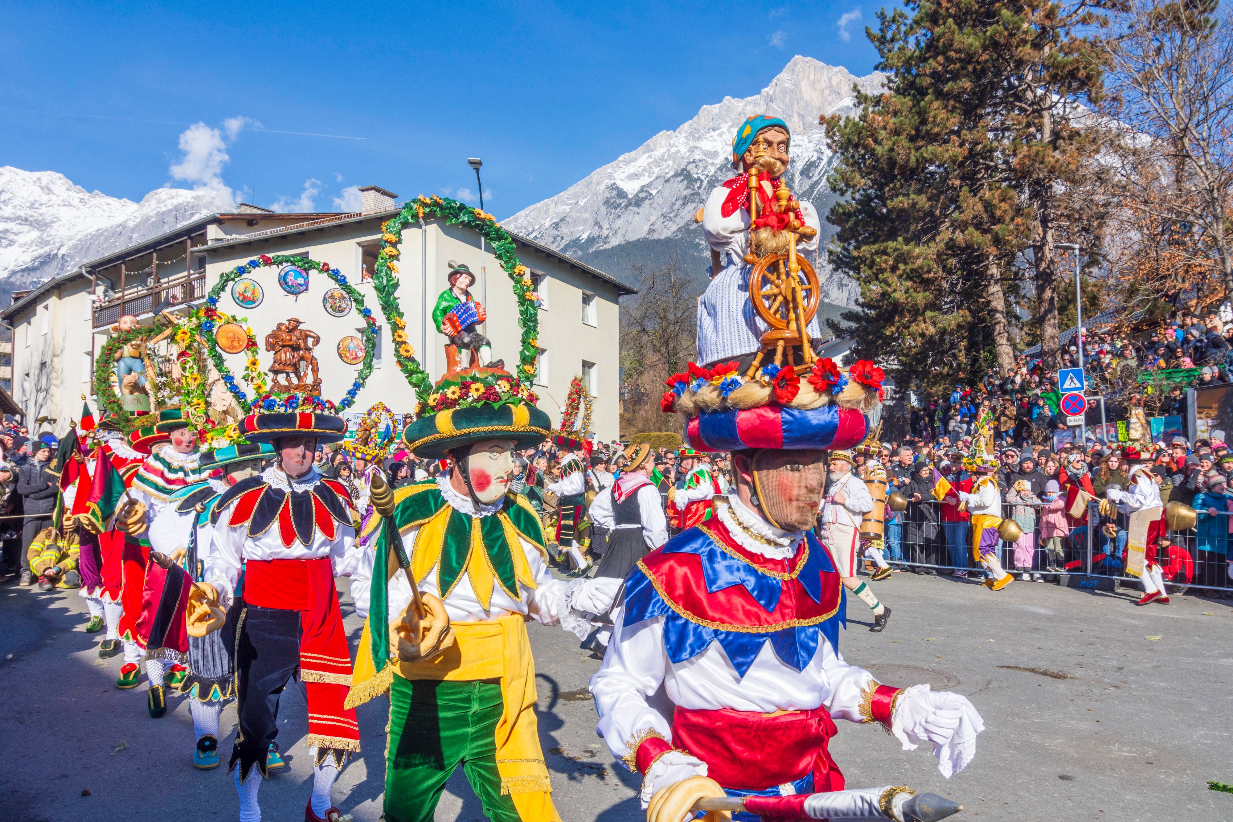 Auch zu Fasching muss einiges auf den heimischen Straßen beachtet werden.
