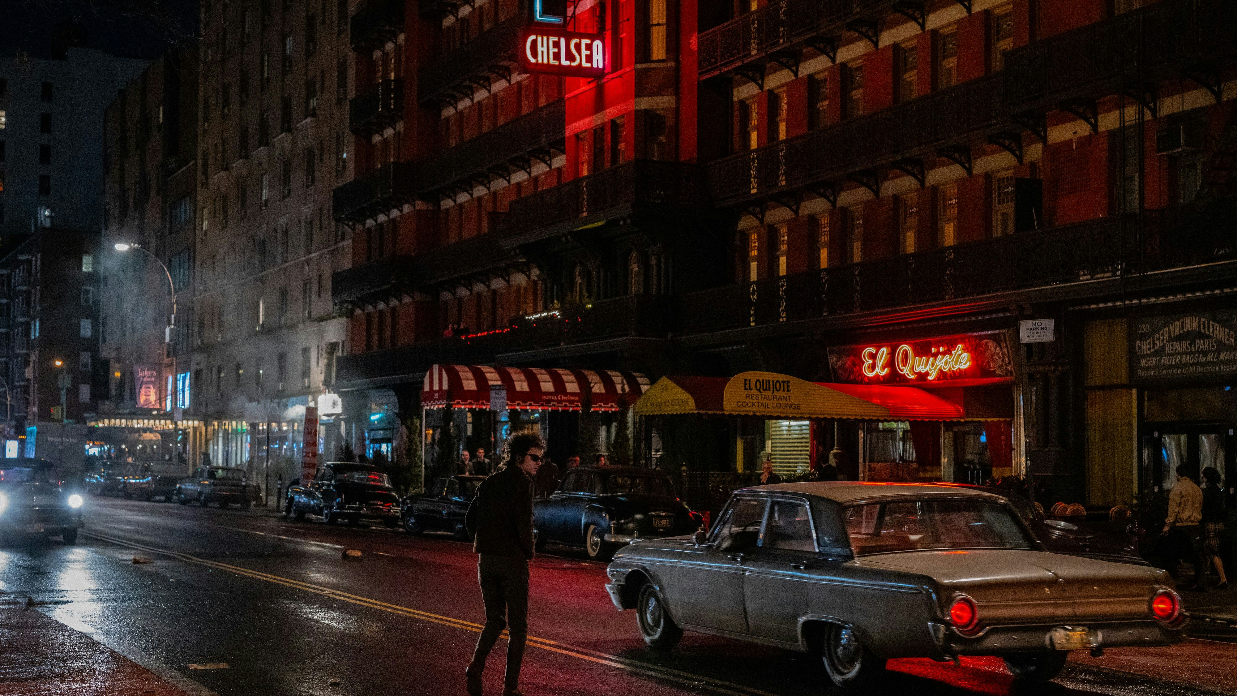 Bob Dylan (Timothée Chalamet) vor dem Chelsea Hotel: James Mangolds Biopic lässt das New York der 1960er-Jahre beeindruckend wiederauferstehen