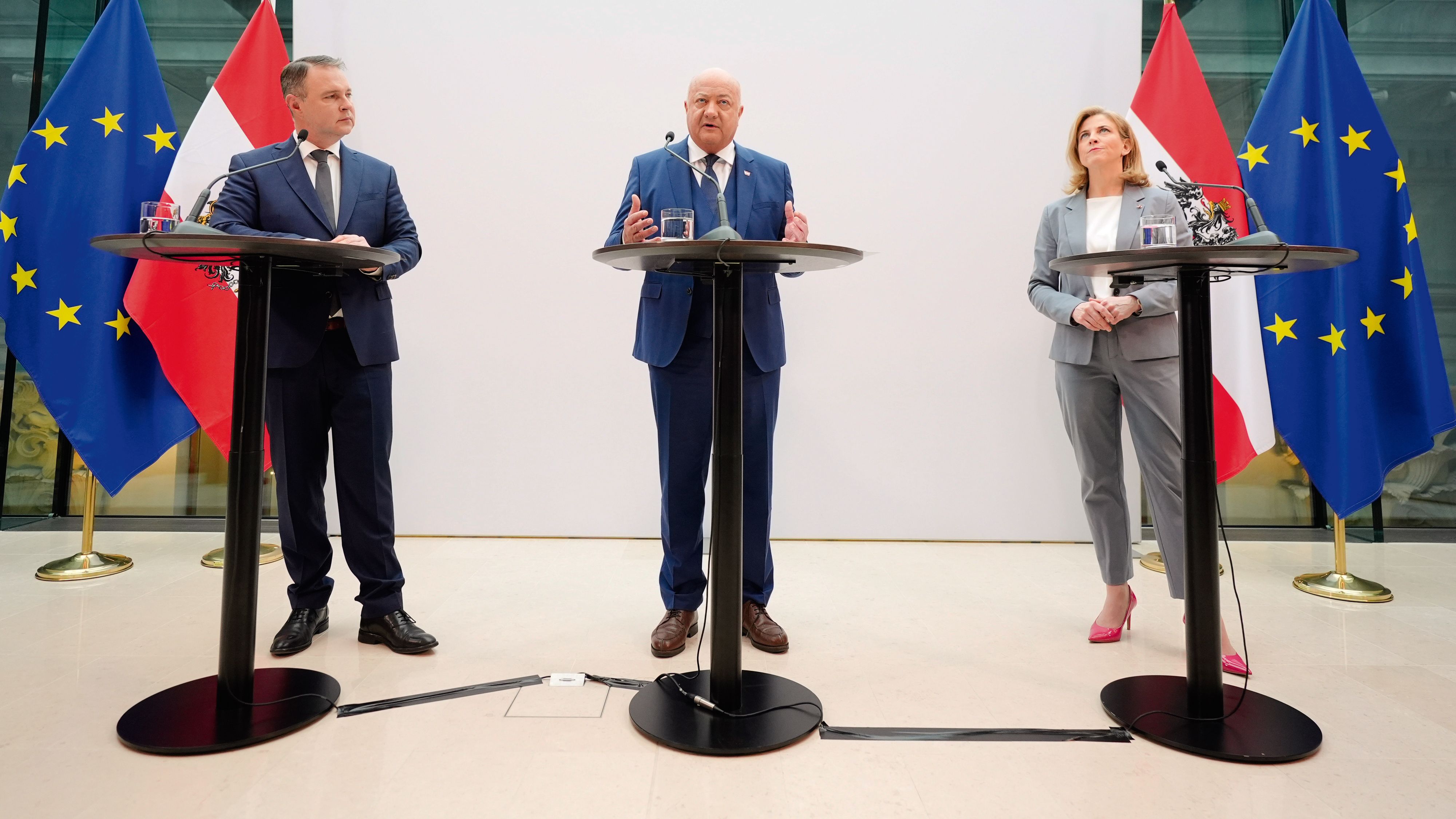 Die erste Dreierkoalition in der Geschichte ist fix – ein <em>