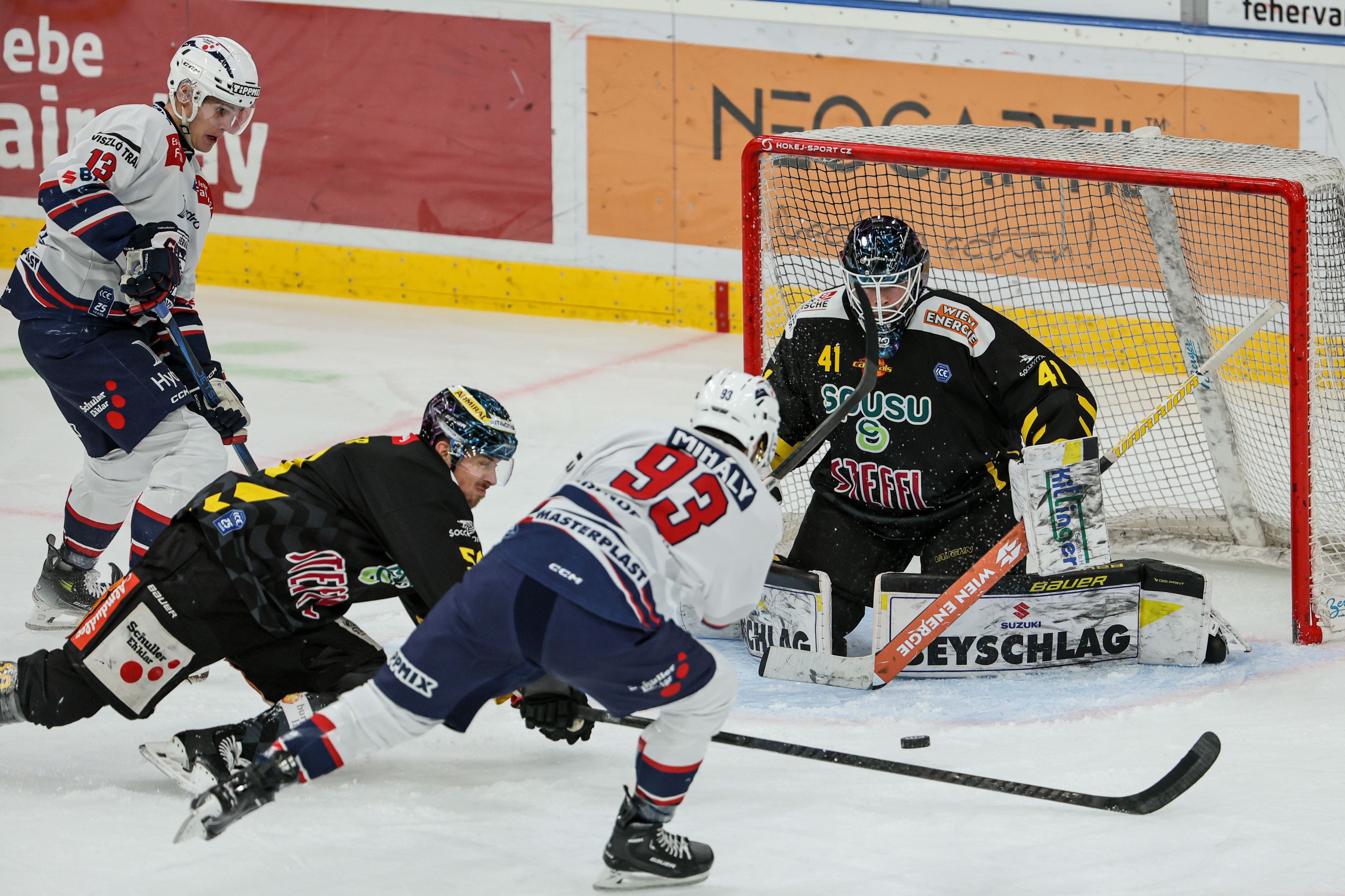 Die spusu Vienna Capitals im Duell mit Fehervar. 